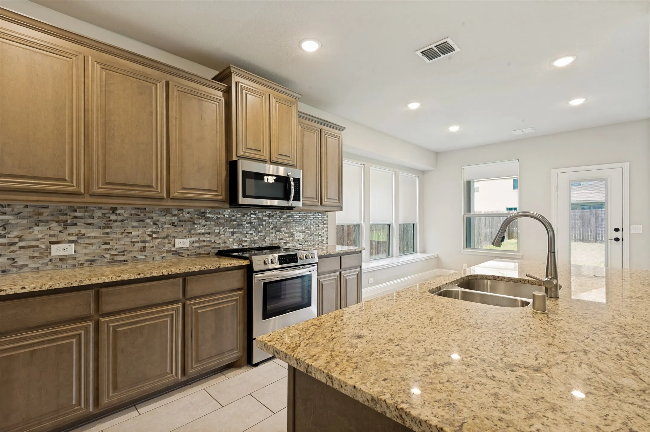 Single Family Residence For Rent in Kaufman County , 4005 Three Forks Road, Kaufman, Texas 75142, 4 Bedroom, 3 Bathroom, 2 Garage spaces, 3,375 Sqft, built in 2022, mls#21300624, Real Estate Agent in Kaufman, Homes For Rent in Kaufman county, Homes For Rent in Kaufman, Realtor in Kaufman Texas, Real Estate Brokerage Independent Realty Texas, Luminita Cordes Realtor