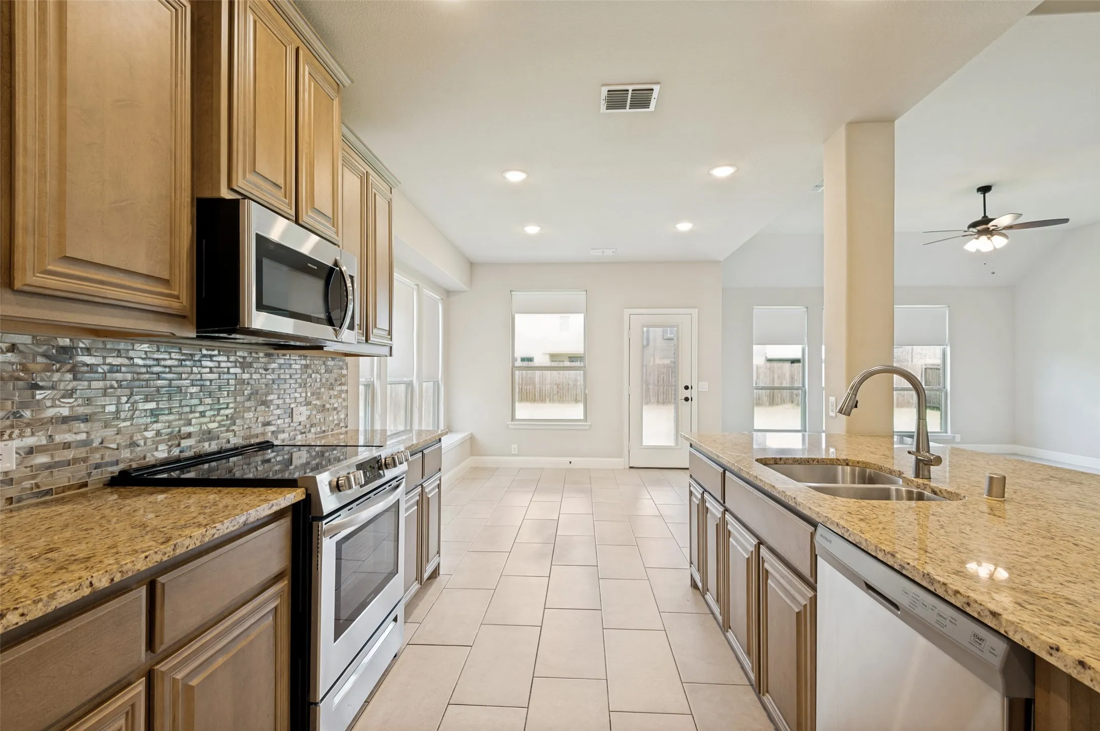 Single Family Residence For Rent in Kaufman County , 4005 Three Forks Road, Kaufman, Texas 75142, 4 Bedroom, 3 Bathroom, 2 Garage spaces, 3,375 Sqft, built in 2022, mls#21300624, Real Estate Agent in Kaufman, Homes For Rent in Kaufman county, Homes For Rent in Kaufman, Realtor in Kaufman Texas, Real Estate Brokerage Independent Realty Texas, Luminita Cordes Realtor