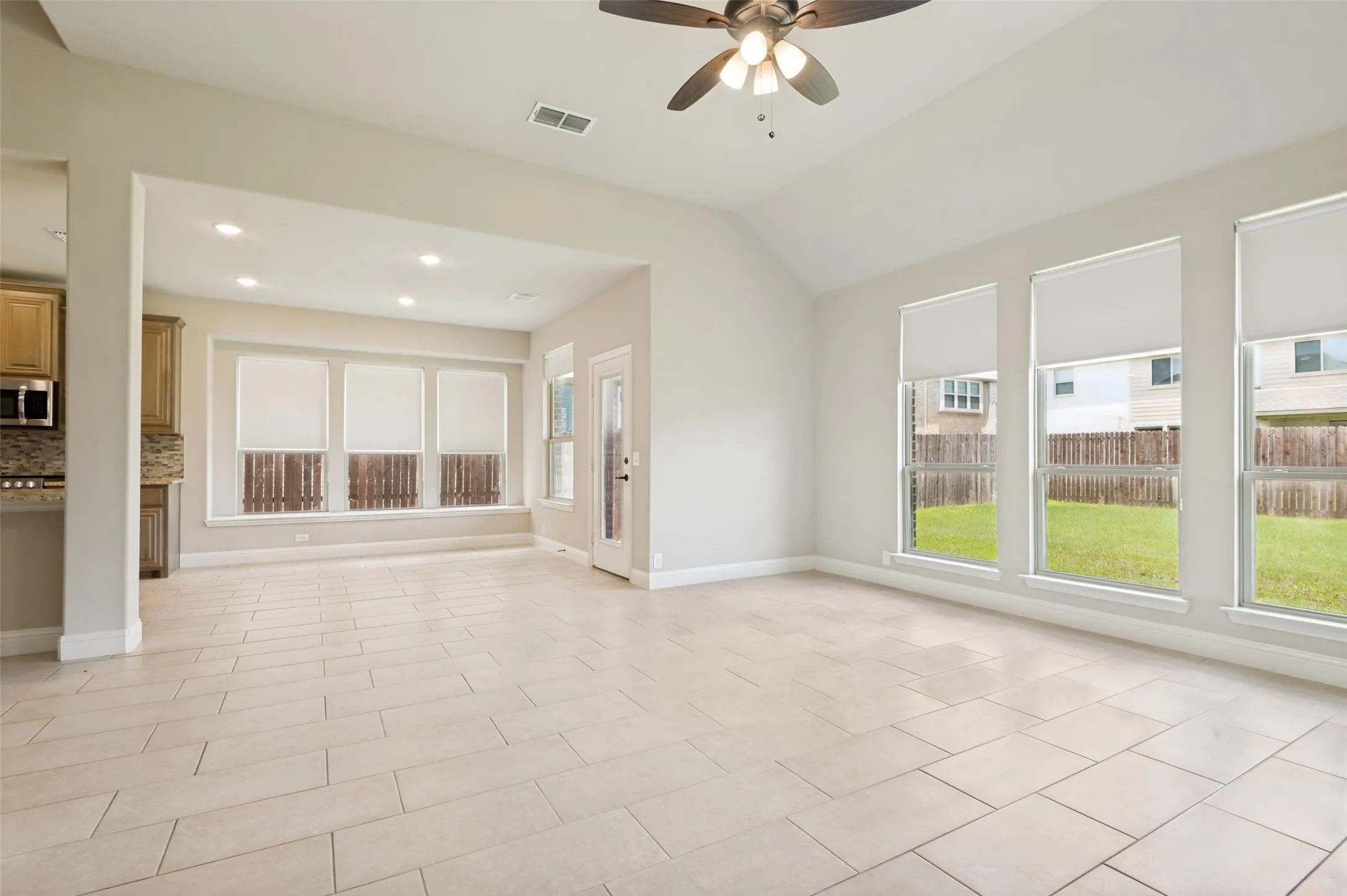 Single Family Residence For Rent in Kaufman County , 4005 Three Forks Road, Kaufman, Texas 75142, 4 Bedroom, 3 Bathroom, 2 Garage spaces, 3,375 Sqft, built in 2022, mls#21300624, Real Estate Agent in Kaufman, Homes For Rent in Kaufman county, Homes For Rent in Kaufman, Realtor in Kaufman Texas, Real Estate Brokerage Independent Realty Texas, Luminita Cordes Realtor