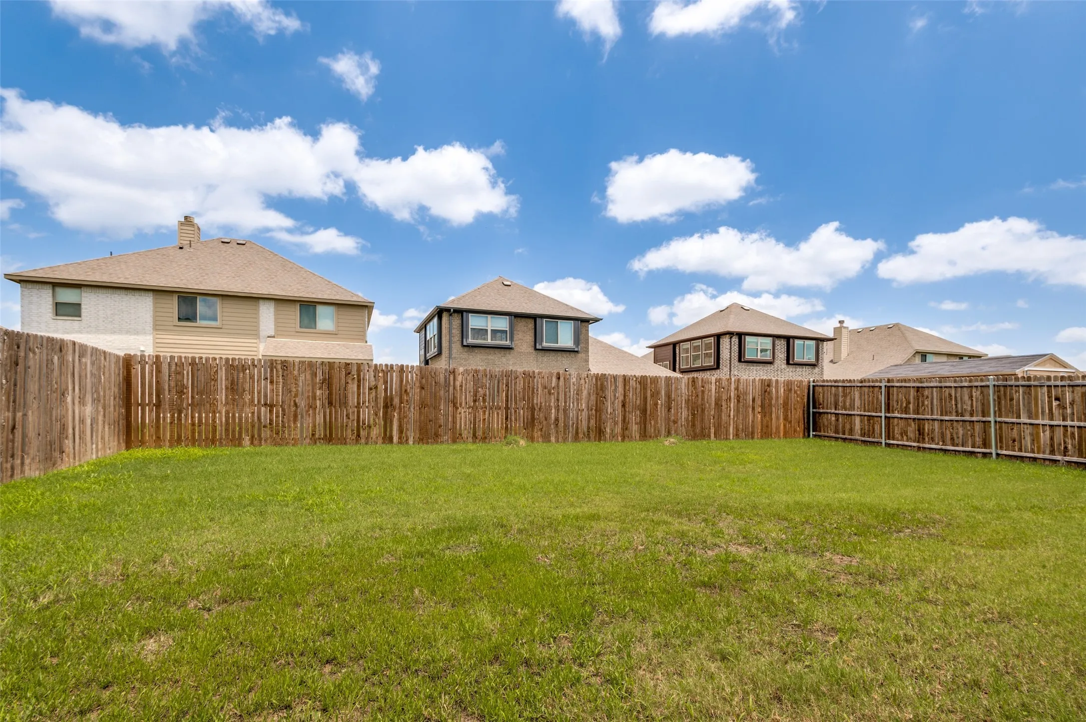 Single Family Residence For Rent in Kaufman County , 4005 Three Forks Road, Kaufman, Texas 75142, 4 Bedroom, 3 Bathroom, 2 Garage spaces, 3,375 Sqft, built in 2022, mls#21300624, Real Estate Agent in Kaufman, Homes For Rent in Kaufman county, Homes For Rent in Kaufman, Realtor in Kaufman Texas, Real Estate Brokerage Independent Realty Texas, Luminita Cordes Realtor