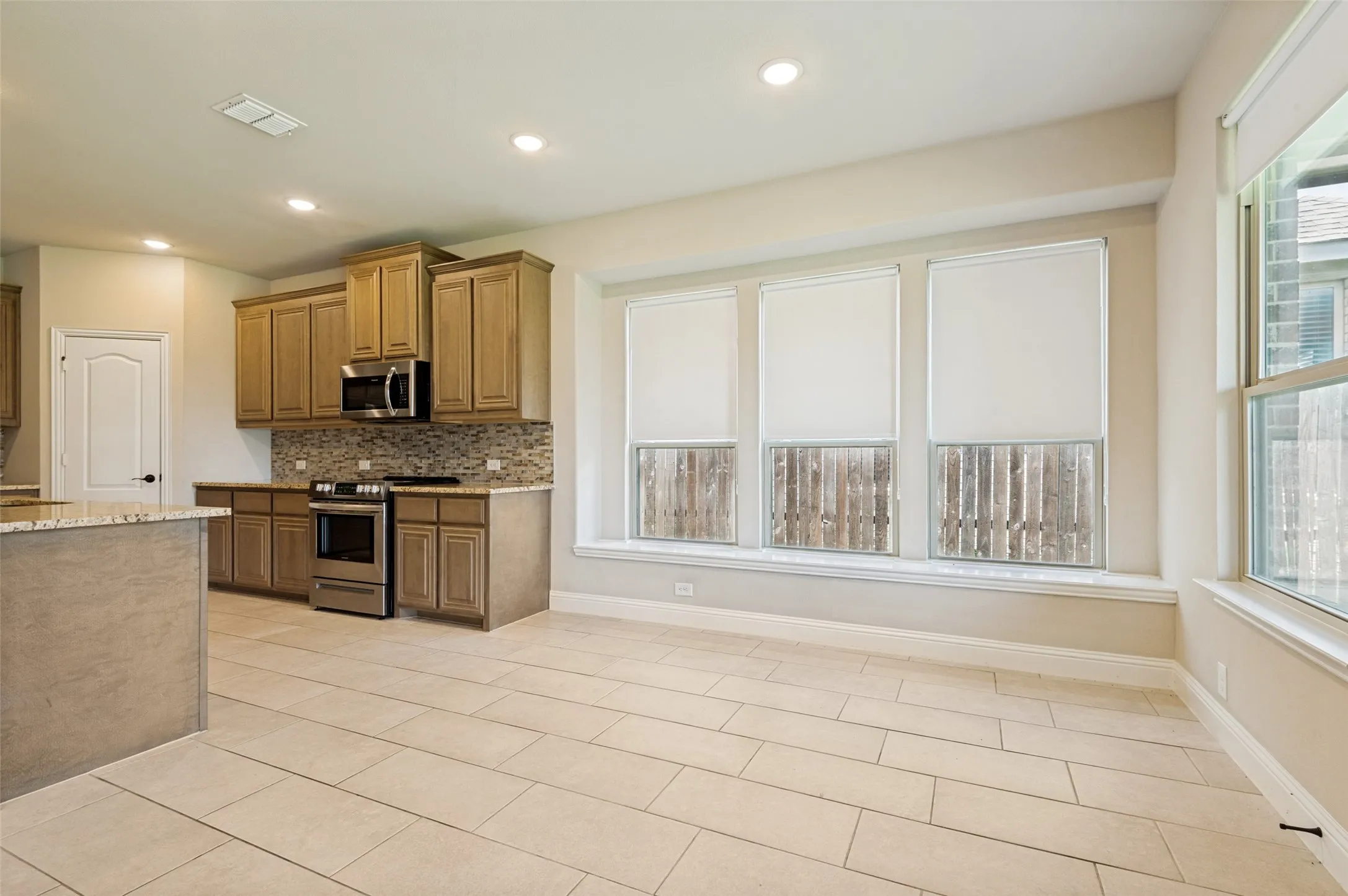 Single Family Residence For Rent in Kaufman County , 4005 Three Forks Road, Kaufman, Texas 75142, 4 Bedroom, 3 Bathroom, 2 Garage spaces, 3,375 Sqft, built in 2022, mls#21300624, Real Estate Agent in Kaufman, Homes For Rent in Kaufman county, Homes For Rent in Kaufman, Realtor in Kaufman Texas, Real Estate Brokerage Independent Realty Texas, Luminita Cordes Realtor