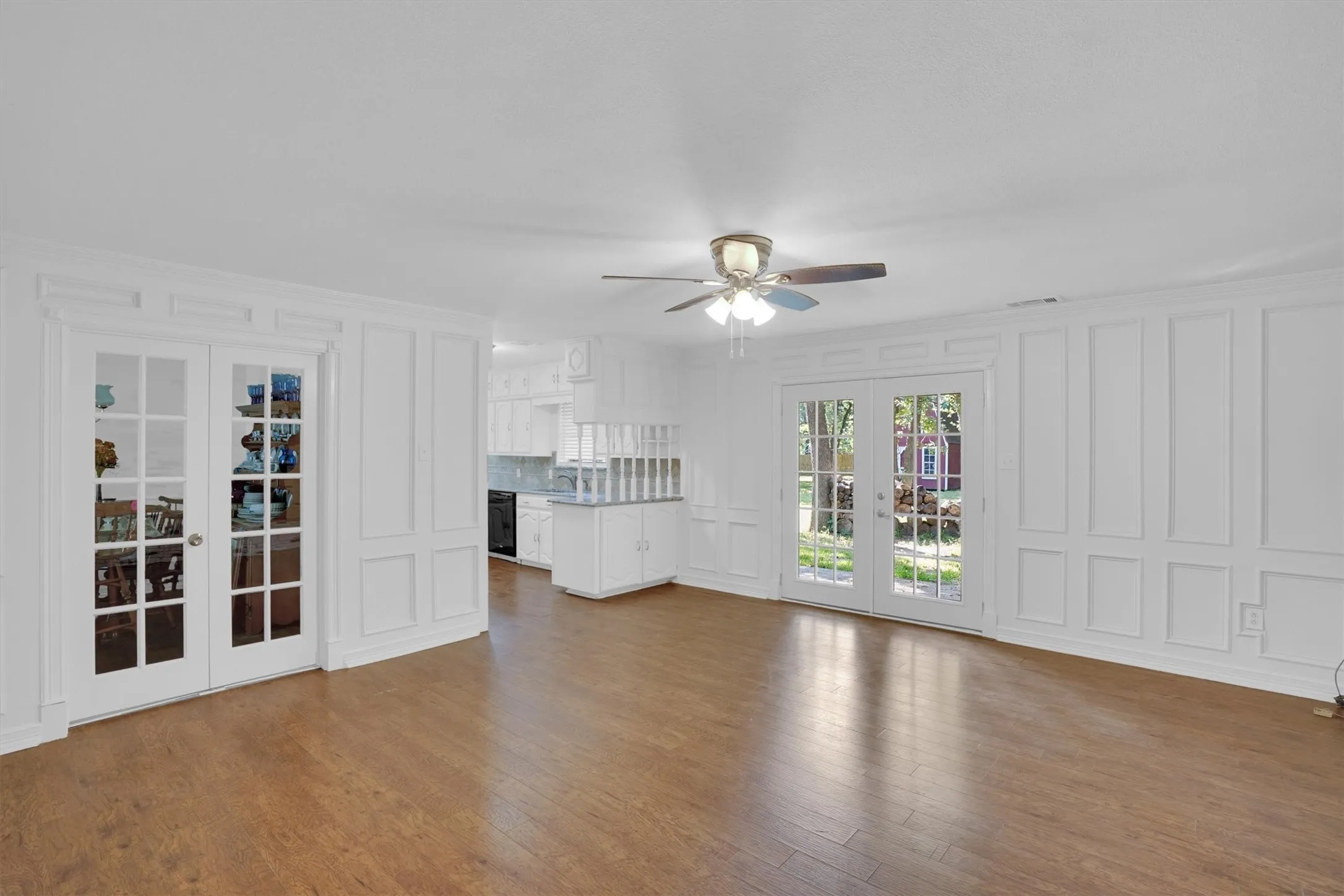 Single Family Residence For Sale in Dallas County , 638 Arawe Circle E, Irving, Texas 75060, 3 Bedroom, 3 Bathroom, 2 Garage spaces, 2,146 Sqft, built in 1964, mls#21288642, Real Estate Agent in Irving, Homes For Sale in Dallas county, Homes For Sale in Irving, Realtor in Irving Texas, Real Estate Brokerage Independent Realty Texas, Luminita Cordes Realtor