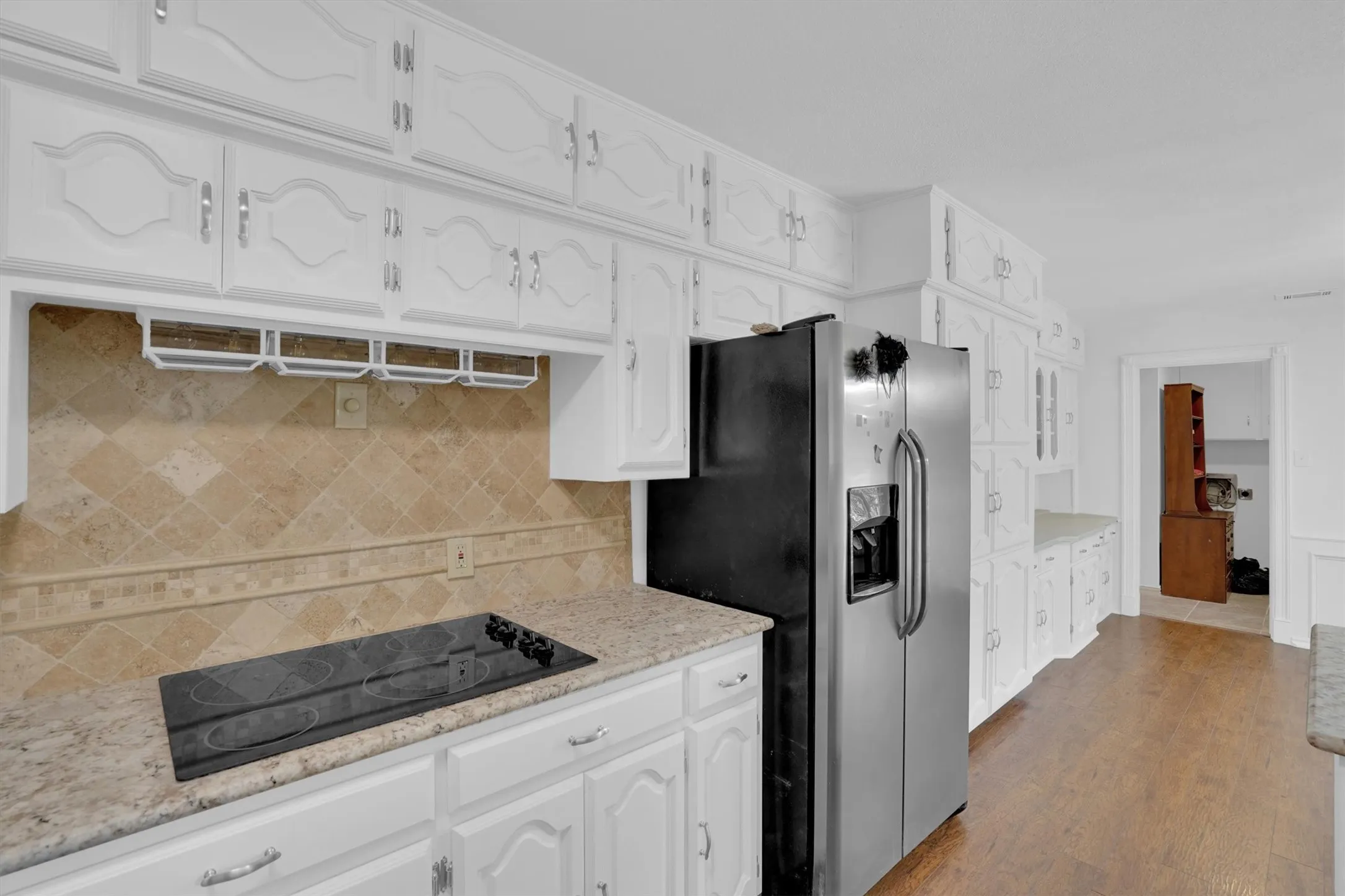 Single Family Residence For Sale in Dallas County , 638 Arawe Circle E, Irving, Texas 75060, 3 Bedroom, 3 Bathroom, 2 Garage spaces, 2,146 Sqft, built in 1964, mls#21288642, Real Estate Agent in Irving, Homes For Sale in Dallas county, Homes For Sale in Irving, Realtor in Irving Texas, Real Estate Brokerage Independent Realty Texas, Luminita Cordes Realtor