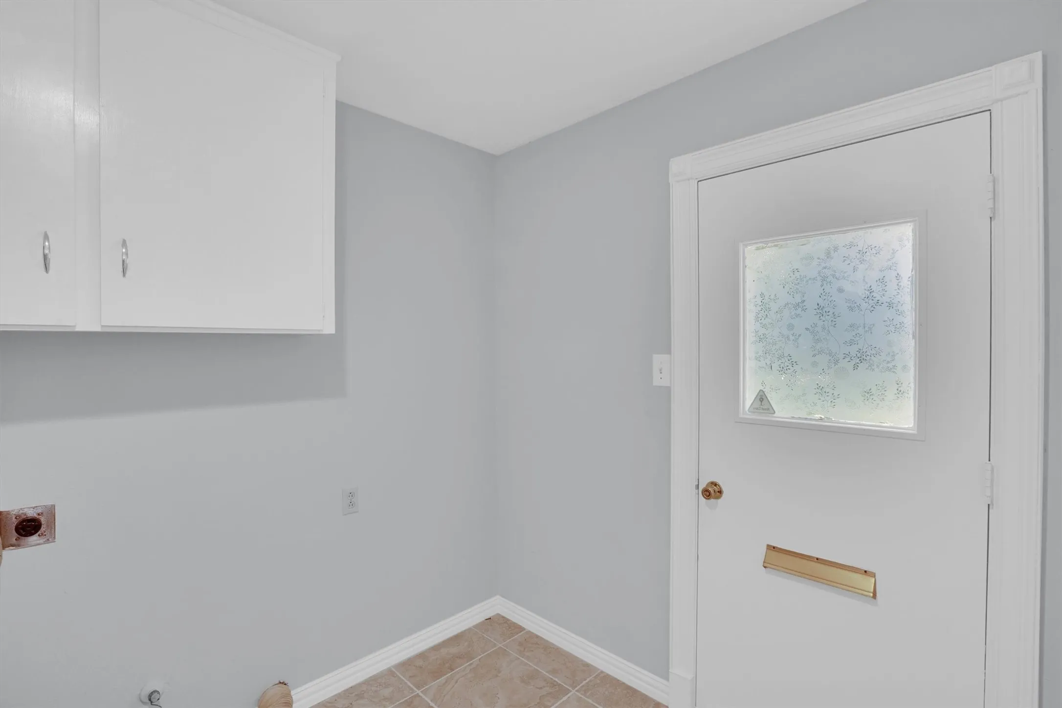Single Family Residence For Sale in Dallas County , 638 Arawe Circle E, Irving, Texas 75060, 3 Bedroom, 3 Bathroom, 2 Garage spaces, 2,146 Sqft, built in 1964, mls#21288642, Real Estate Agent in Irving, Homes For Sale in Dallas county, Homes For Sale in Irving, Realtor in Irving Texas, Real Estate Brokerage Independent Realty Texas, Luminita Cordes Realtor