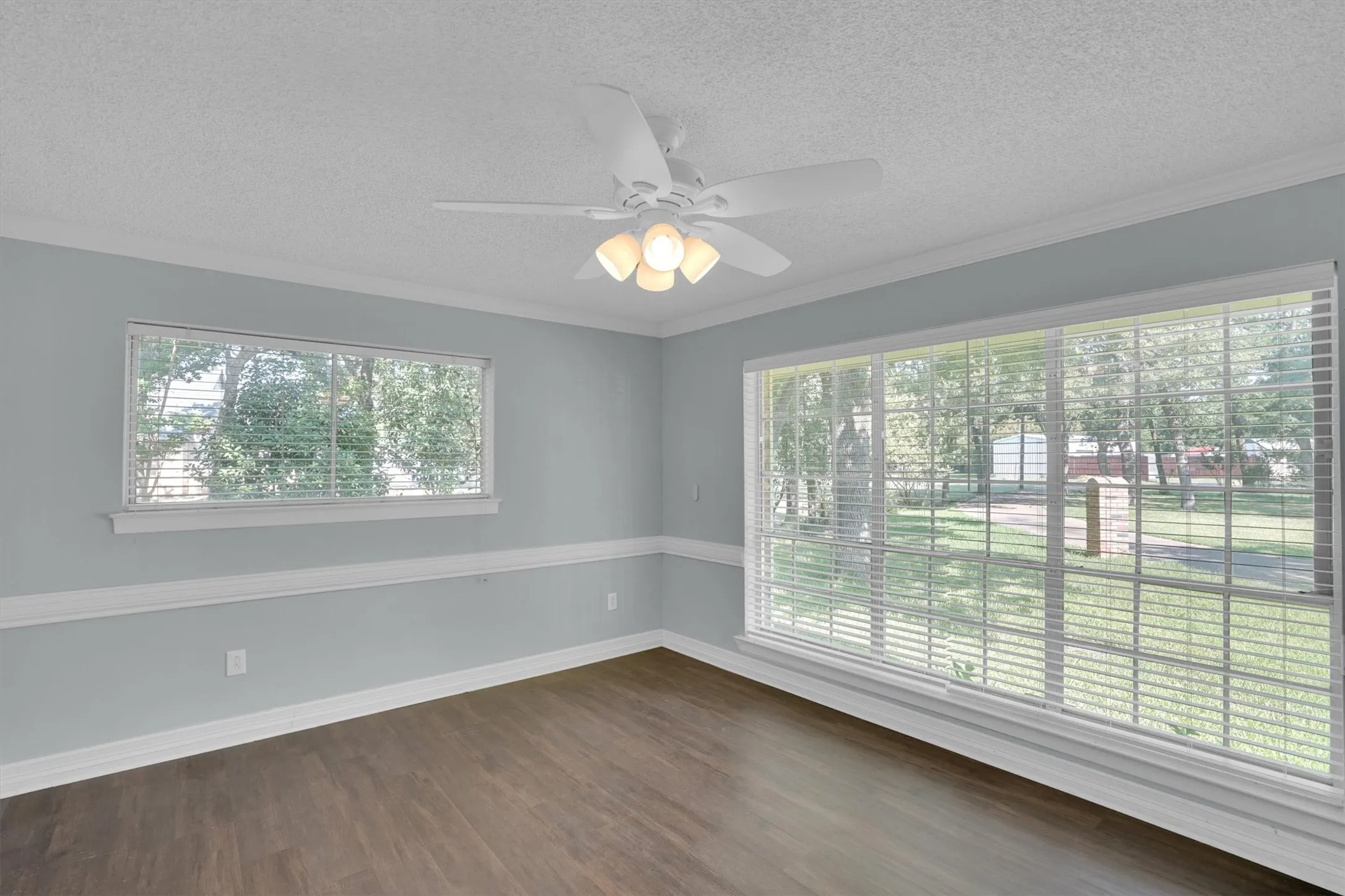 Single Family Residence For Sale in Dallas County , 638 Arawe Circle E, Irving, Texas 75060, 3 Bedroom, 3 Bathroom, 2 Garage spaces, 2,146 Sqft, built in 1964, mls#21288642, Real Estate Agent in Irving, Homes For Sale in Dallas county, Homes For Sale in Irving, Realtor in Irving Texas, Real Estate Brokerage Independent Realty Texas, Luminita Cordes Realtor