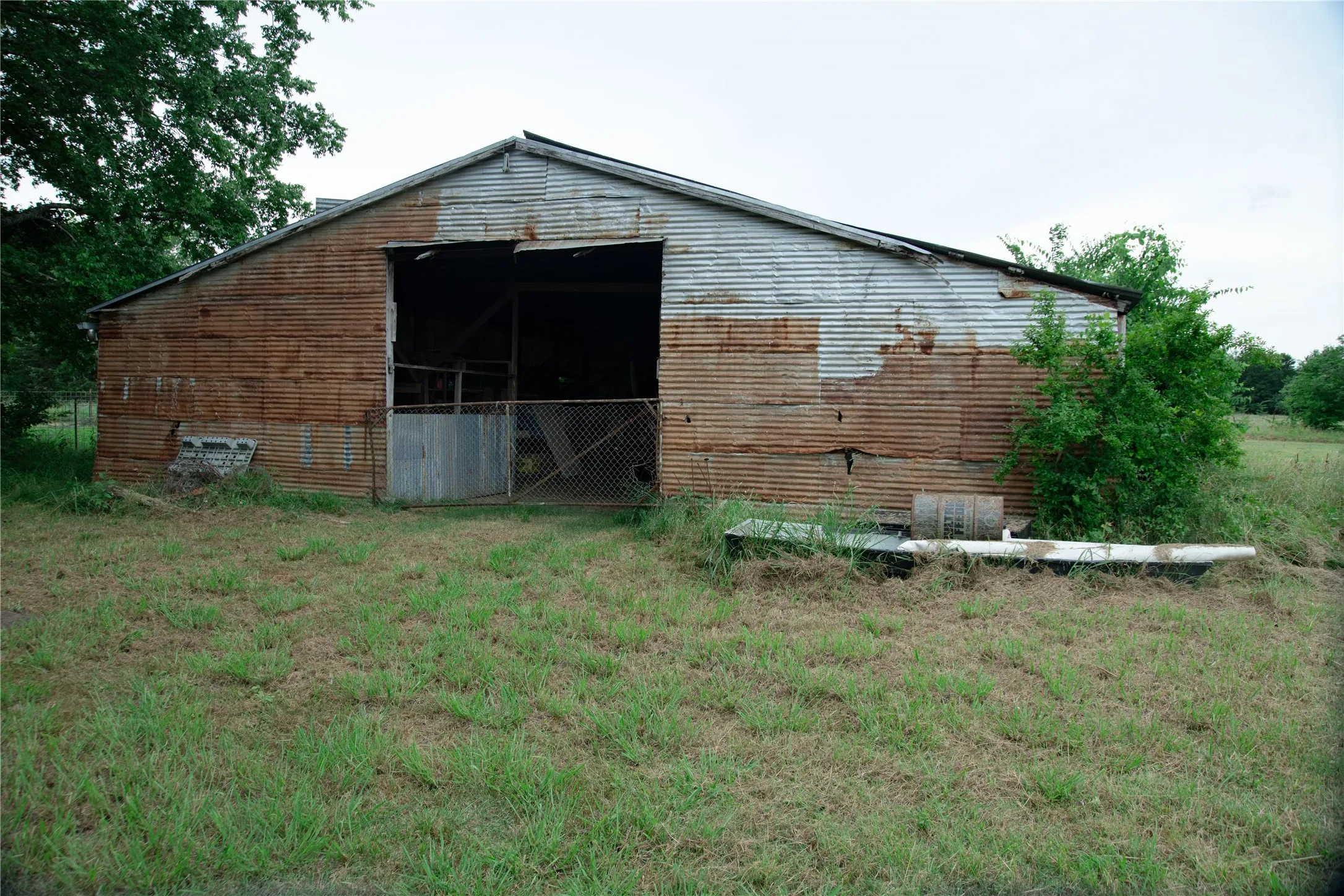 Mobile Home For Sale in Hunt County , 5997 County Road 3214, Lone Oak, Texas 75453, 3 Bedroom, 2 Bathroom, Garage spaces, 1,152 Sqft, built in 2002, mls#21295203, Real Estate Agent in Lone Oak, Homes For Sale in Hunt county, Homes For Sale in Lone Oak, Realtor in Lone Oak Texas, Real Estate Brokerage Independent Realty Texas, Luminita Cordes Realtor