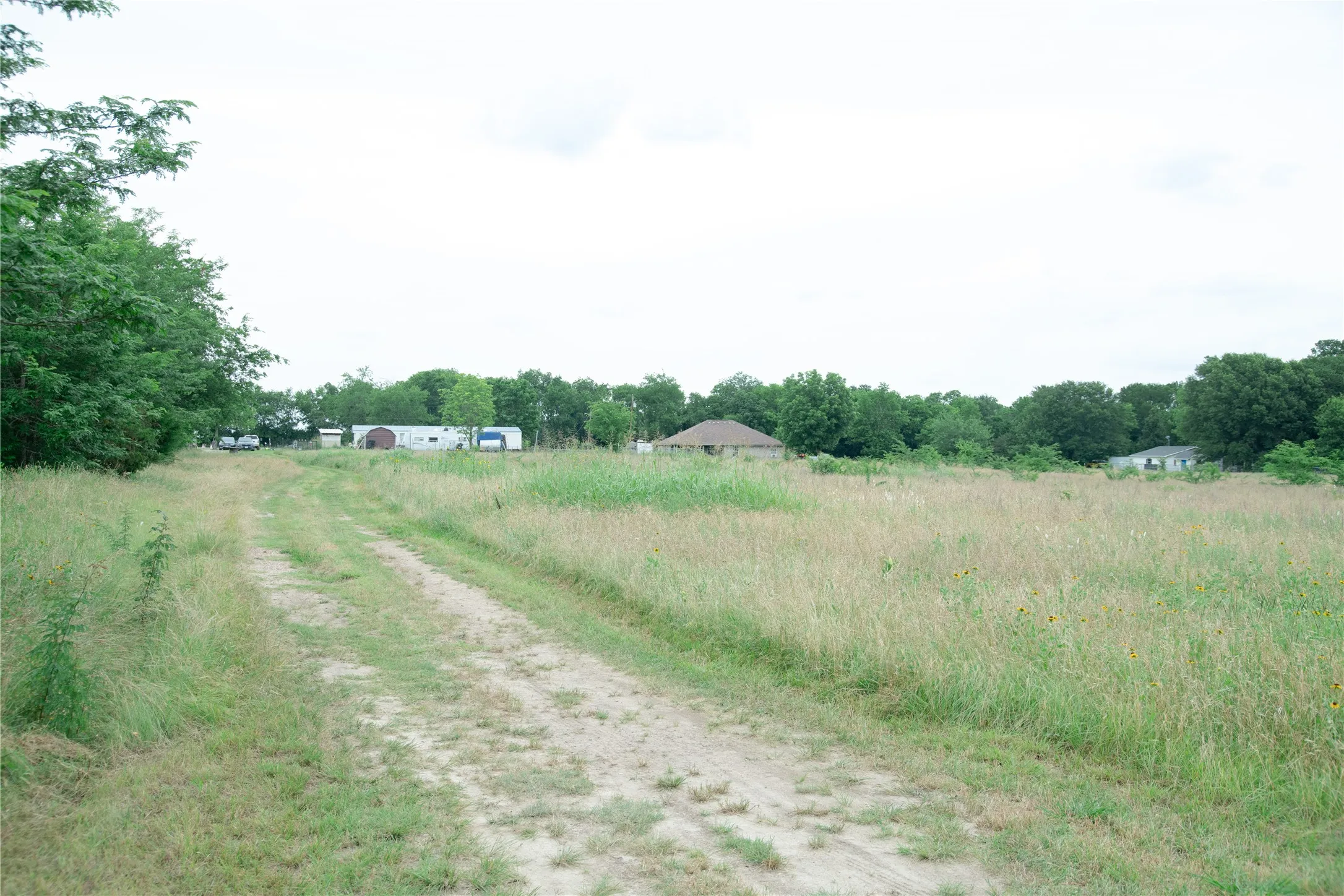 Mobile Home For Sale in Hunt County , 5997 County Road 3214, Lone Oak, Texas 75453, 3 Bedroom, 2 Bathroom, Garage spaces, 1,152 Sqft, built in 2002, mls#21295203, Real Estate Agent in Lone Oak, Homes For Sale in Hunt county, Homes For Sale in Lone Oak, Realtor in Lone Oak Texas, Real Estate Brokerage Independent Realty Texas, Luminita Cordes Realtor