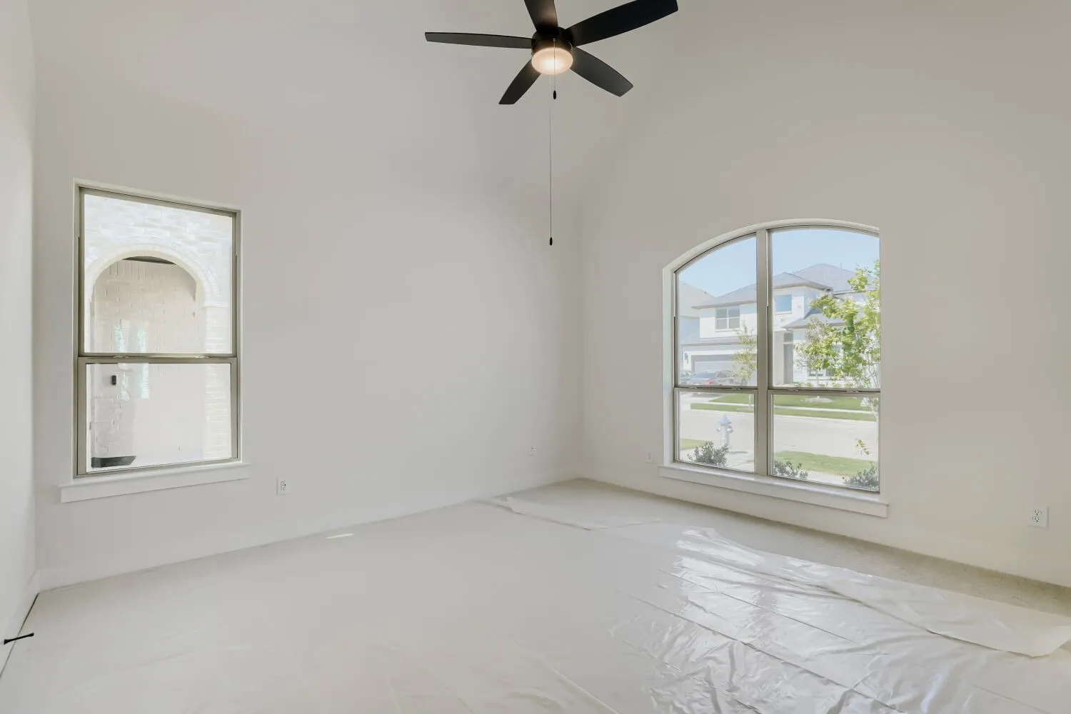Vaulted ceiling featuring a ceiling fan with integrated lighting