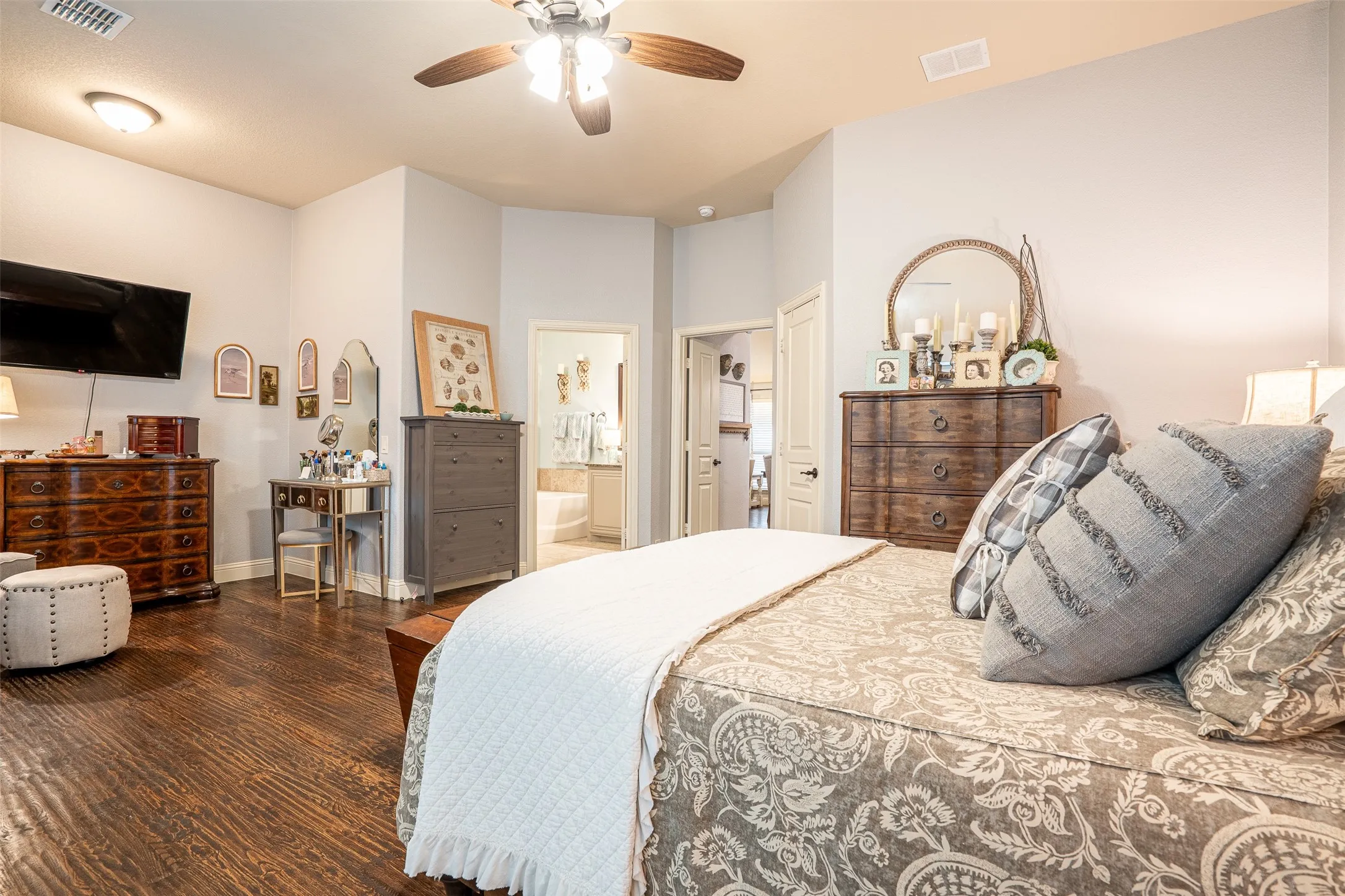 Single Family Residence For Sale in Tarrant County , 617 Fox Creek Trail, Fort Worth, Texas 76131, 4 Bedroom, 3 Bathroom, 2 Garage spaces, 2,550 Sqft, built in 2018, mls#21299891, Real Estate Agent in Fort Worth, Homes For Sale in Tarrant county, Homes For Sale in Fort Worth, Realtor in Fort Worth Texas, Real Estate Brokerage Independent Realty Texas, Luminita Cordes Realtor