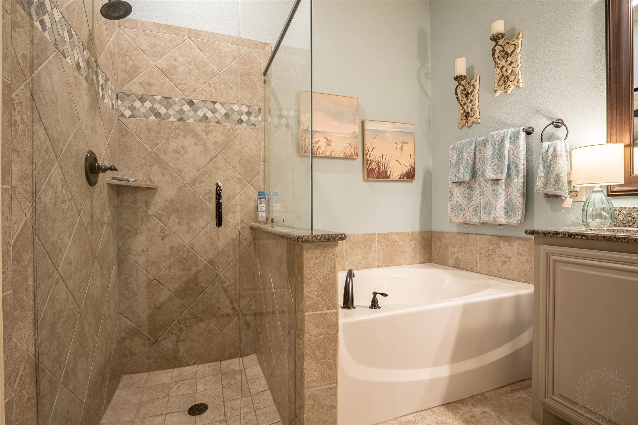 Single Family Residence For Sale in Tarrant County , 617 Fox Creek Trail, Fort Worth, Texas 76131, 4 Bedroom, 3 Bathroom, 2 Garage spaces, 2,550 Sqft, built in 2018, mls#21299891, Real Estate Agent in Fort Worth, Homes For Sale in Tarrant county, Homes For Sale in Fort Worth, Realtor in Fort Worth Texas, Real Estate Brokerage Independent Realty Texas, Luminita Cordes Realtor