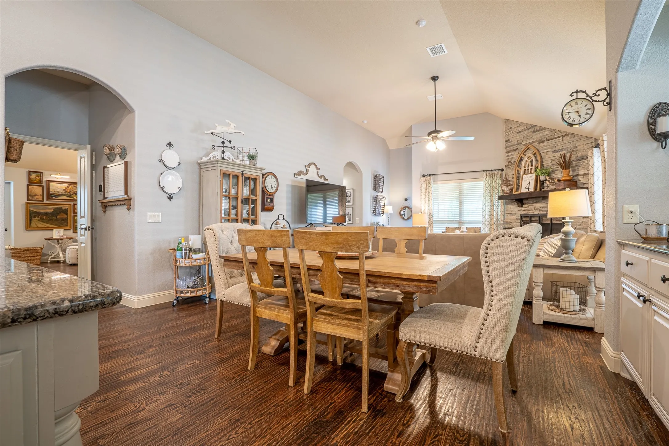 Single Family Residence For Sale in Tarrant County , 617 Fox Creek Trail, Fort Worth, Texas 76131, 4 Bedroom, 3 Bathroom, 2 Garage spaces, 2,550 Sqft, built in 2018, mls#21299891, Real Estate Agent in Fort Worth, Homes For Sale in Tarrant county, Homes For Sale in Fort Worth, Realtor in Fort Worth Texas, Real Estate Brokerage Independent Realty Texas, Luminita Cordes Realtor