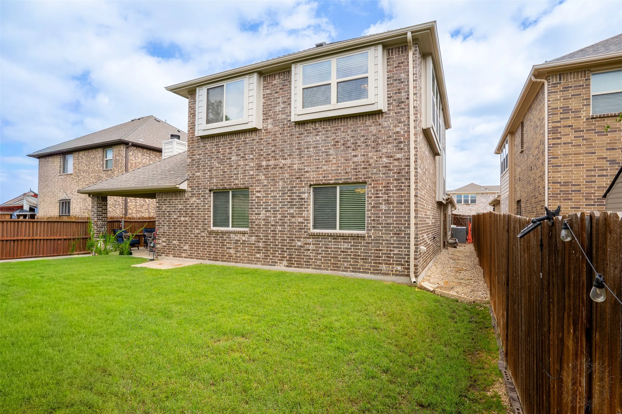 Single Family Residence For Sale in Tarrant County , 617 Fox Creek Trail, Fort Worth, Texas 76131, 4 Bedroom, 3 Bathroom, 2 Garage spaces, 2,550 Sqft, built in 2018, mls#21299891, Real Estate Agent in Fort Worth, Homes For Sale in Tarrant county, Homes For Sale in Fort Worth, Realtor in Fort Worth Texas, Real Estate Brokerage Independent Realty Texas, Luminita Cordes Realtor