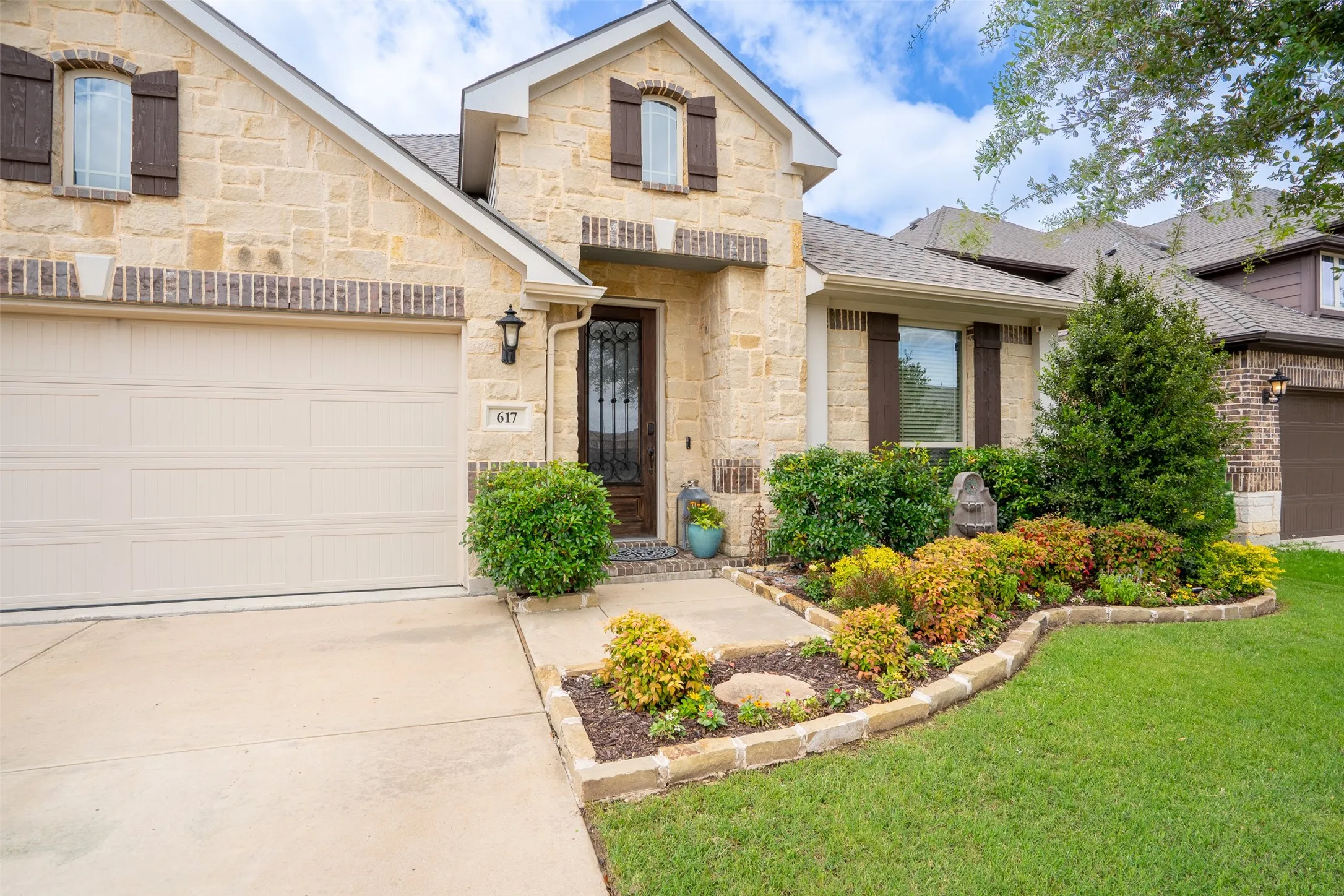 Single Family Residence For Sale in Tarrant County , 617 Fox Creek Trail, Fort Worth, Texas 76131, 4 Bedroom, 3 Bathroom, 2 Garage spaces, 2,550 Sqft, built in 2018, mls#21299891, Real Estate Agent in Fort Worth, Homes For Sale in Tarrant county, Homes For Sale in Fort Worth, Realtor in Fort Worth Texas, Real Estate Brokerage Independent Realty Texas, Luminita Cordes Realtor