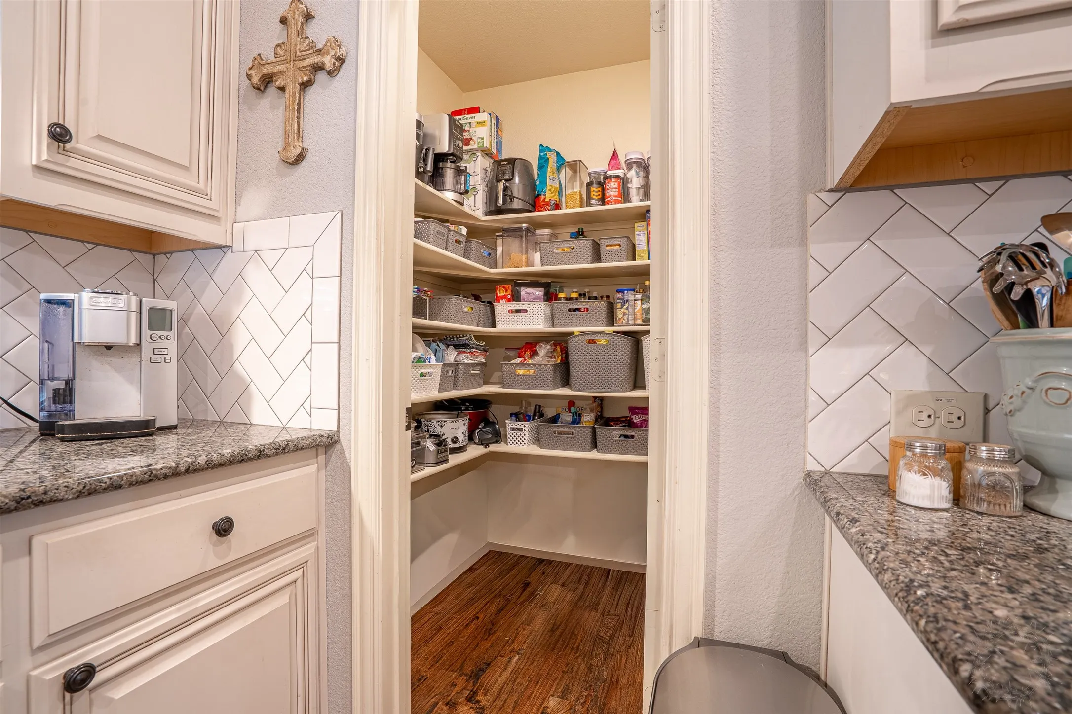 Single Family Residence For Sale in Tarrant County , 617 Fox Creek Trail, Fort Worth, Texas 76131, 4 Bedroom, 3 Bathroom, 2 Garage spaces, 2,550 Sqft, built in 2018, mls#21299891, Real Estate Agent in Fort Worth, Homes For Sale in Tarrant county, Homes For Sale in Fort Worth, Realtor in Fort Worth Texas, Real Estate Brokerage Independent Realty Texas, Luminita Cordes Realtor