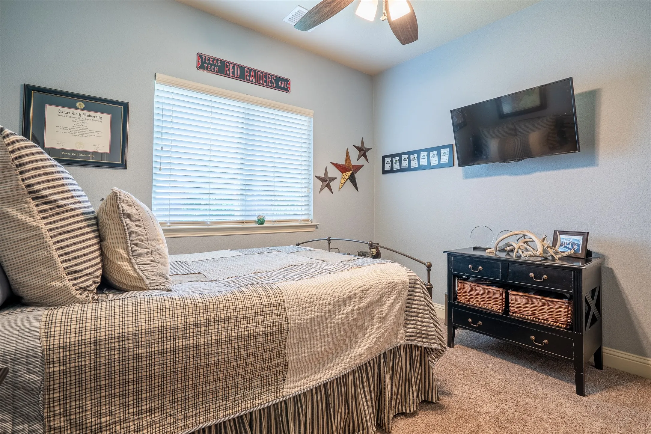Single Family Residence For Sale in Tarrant County , 617 Fox Creek Trail, Fort Worth, Texas 76131, 4 Bedroom, 3 Bathroom, 2 Garage spaces, 2,550 Sqft, built in 2018, mls#21299891, Real Estate Agent in Fort Worth, Homes For Sale in Tarrant county, Homes For Sale in Fort Worth, Realtor in Fort Worth Texas, Real Estate Brokerage Independent Realty Texas, Luminita Cordes Realtor
