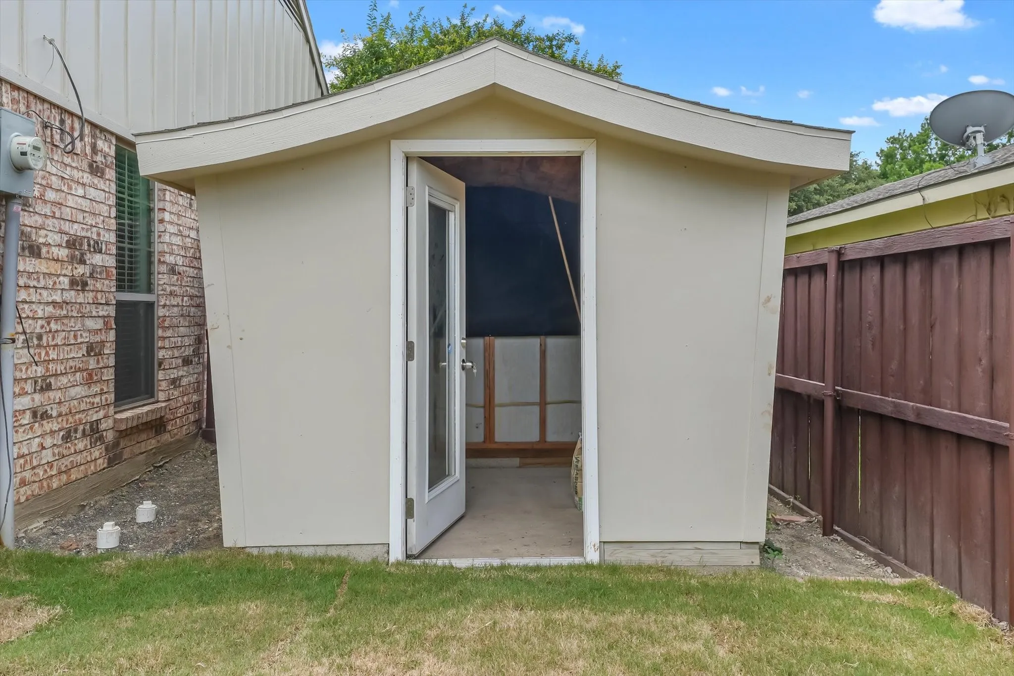 Single Family Residence For Sale in Collin County , 3705 Glover Drive, Plano, Texas 75074, 3 Bedroom, 2 Bathroom, 2 Garage spaces, 1,445 Sqft, built in 1984, mls#21300641, Real Estate Agent in Plano, Homes For Sale in Collin county, Homes For Sale in Plano, Realtor in Plano Texas, Real Estate Brokerage Independent Realty Texas, Luminita Cordes Realtor