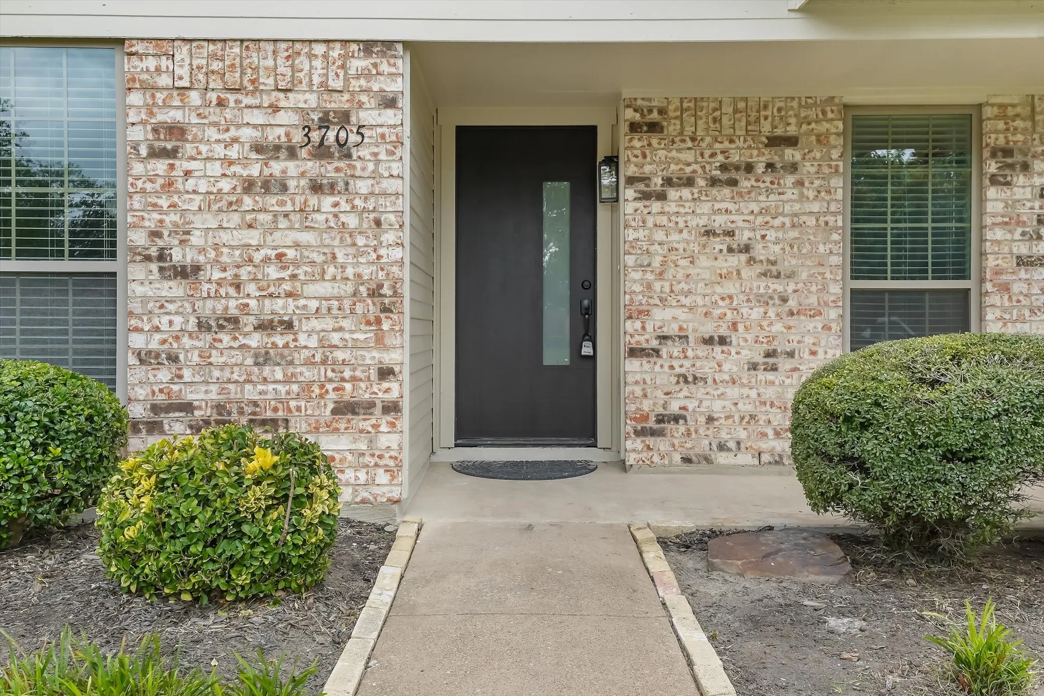 Single Family Residence For Sale in Collin County , 3705 Glover Drive, Plano, Texas 75074, 3 Bedroom, 2 Bathroom, 2 Garage spaces, 1,445 Sqft, built in 1984, mls#21300641, Real Estate Agent in Plano, Homes For Sale in Collin county, Homes For Sale in Plano, Realtor in Plano Texas, Real Estate Brokerage Independent Realty Texas, Luminita Cordes Realtor