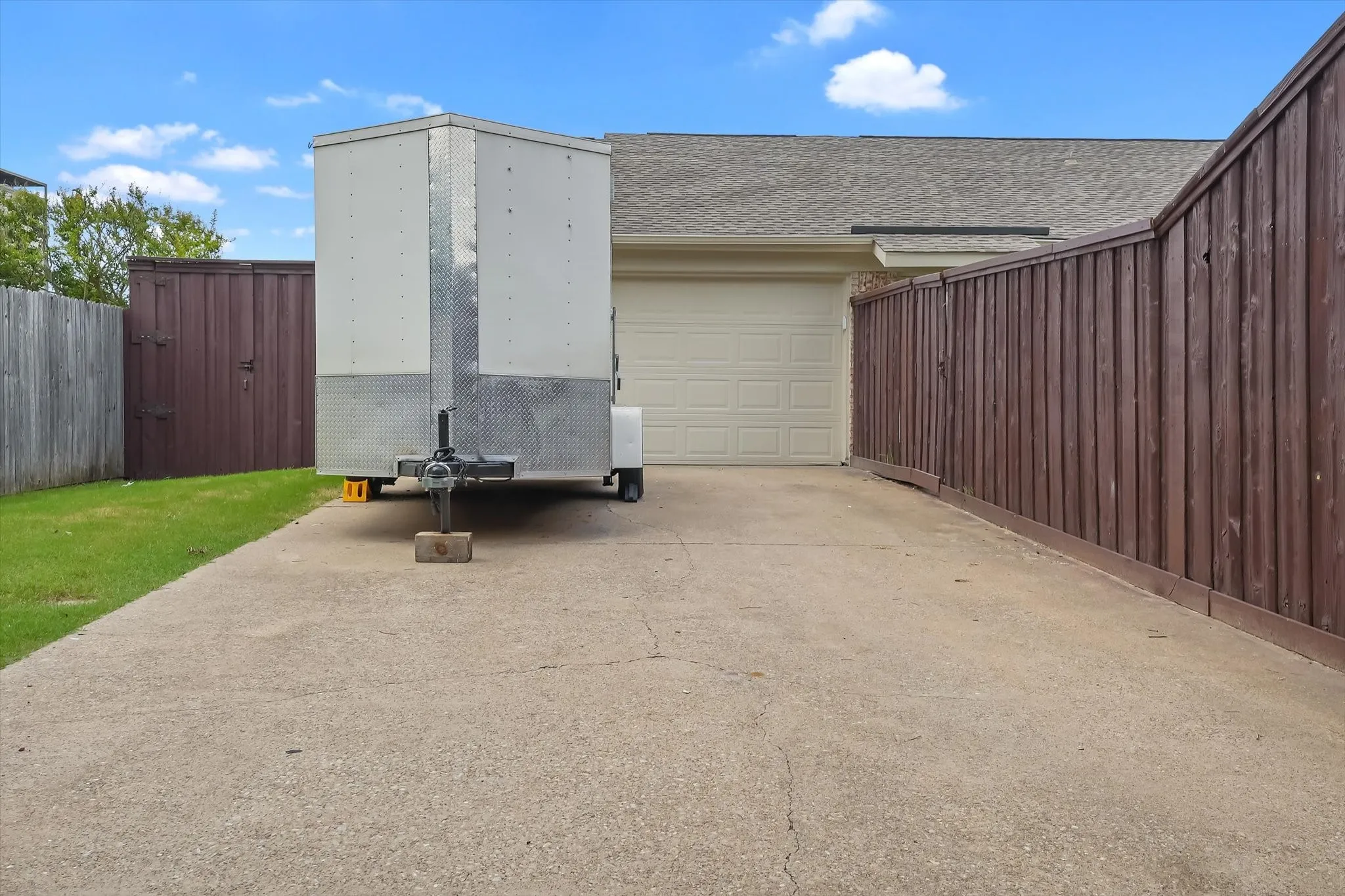 Single Family Residence For Sale in Collin County , 3705 Glover Drive, Plano, Texas 75074, 3 Bedroom, 2 Bathroom, 2 Garage spaces, 1,445 Sqft, built in 1984, mls#21300641, Real Estate Agent in Plano, Homes For Sale in Collin county, Homes For Sale in Plano, Realtor in Plano Texas, Real Estate Brokerage Independent Realty Texas, Luminita Cordes Realtor