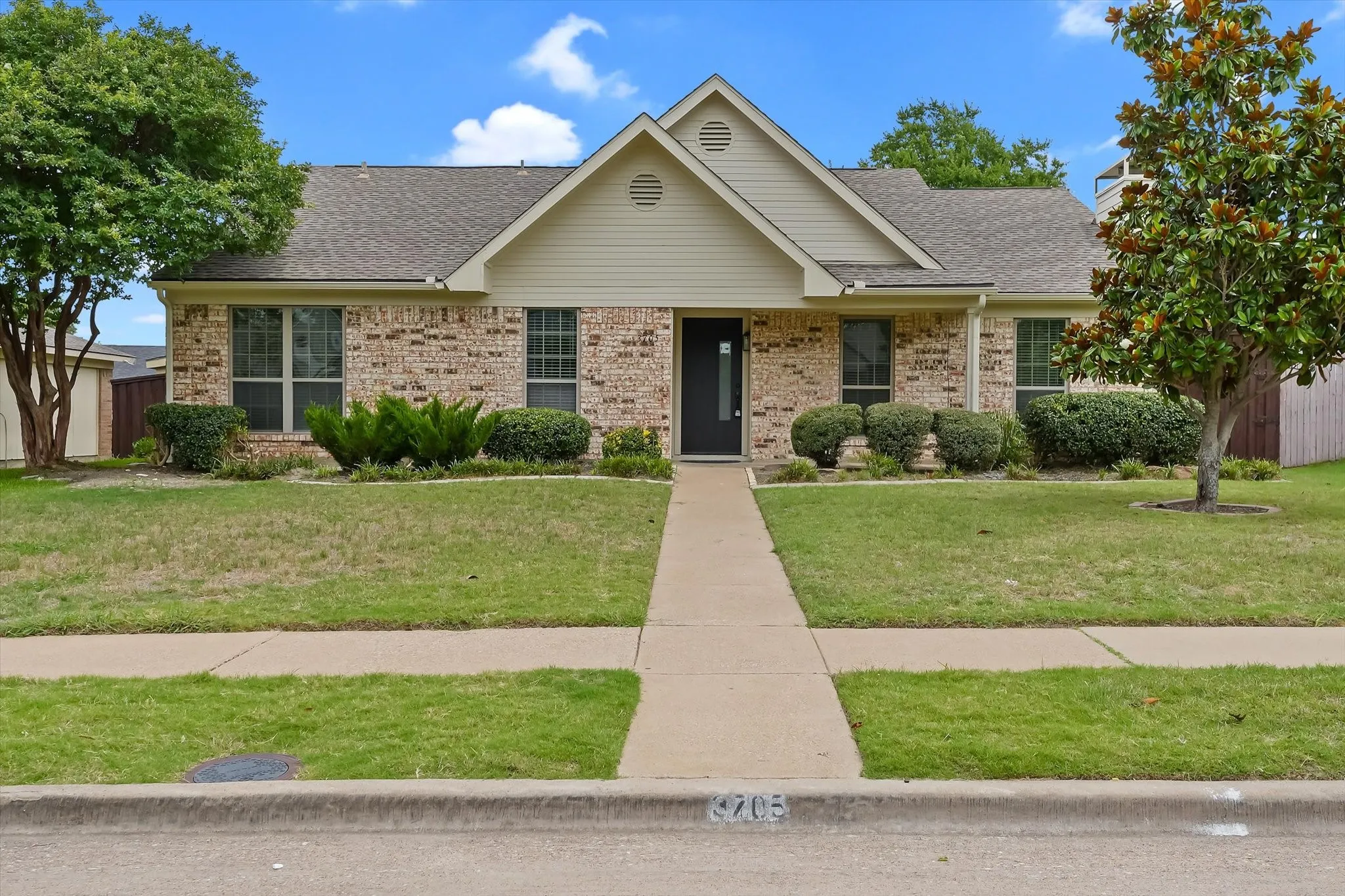 Single Family Residence For Sale in Collin County , 3705 Glover Drive, Plano, Texas 75074, 3 Bedroom, 2 Bathroom, 2 Garage spaces, 1,445 Sqft, built in 1984, mls#21300641, Real Estate Agent in Plano, Homes For Sale in Collin county, Homes For Sale in Plano, Realtor in Plano Texas, Real Estate Brokerage Independent Realty Texas, Luminita Cordes Realtor