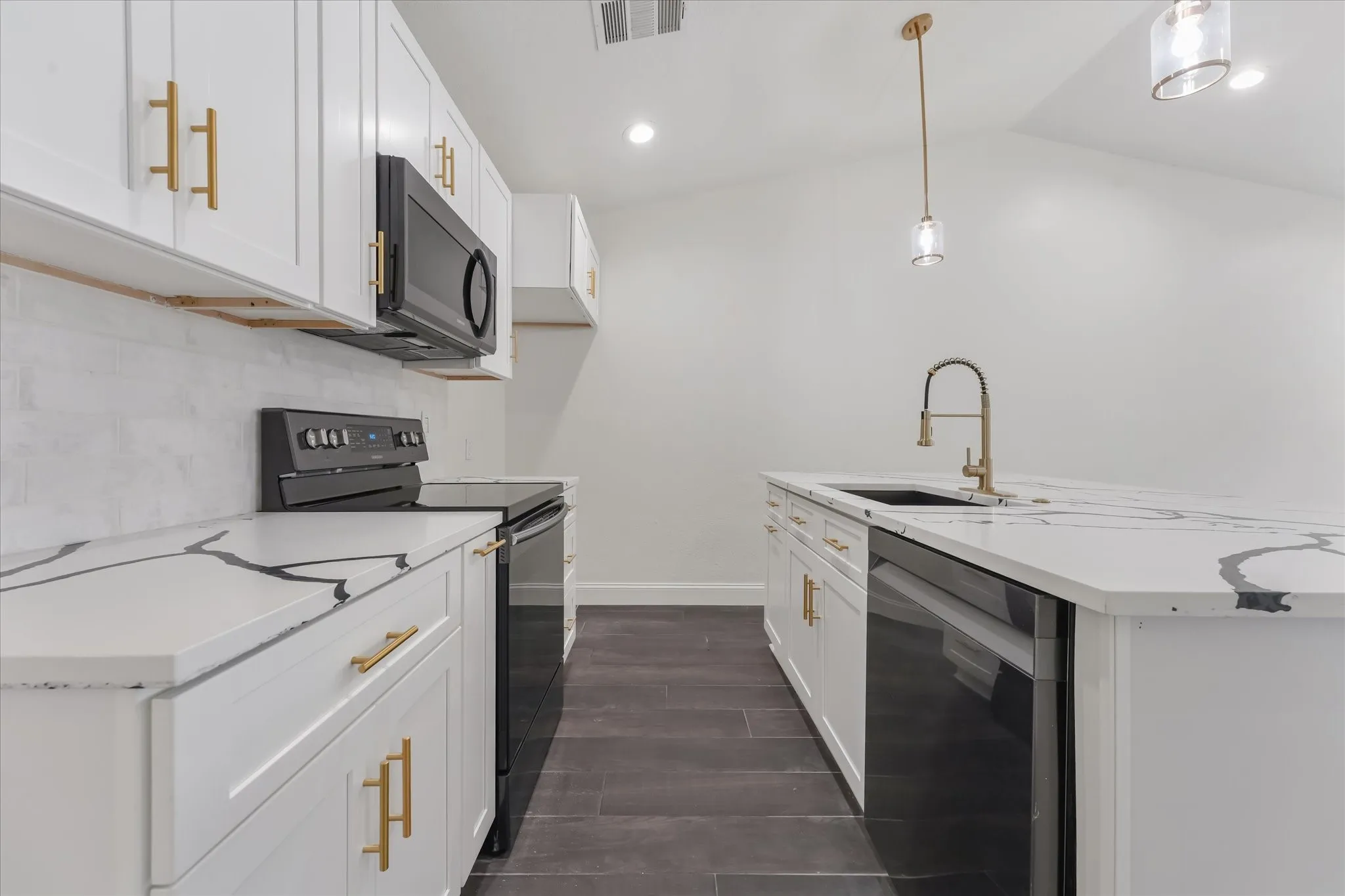 Single Family Residence For Sale in Collin County , 3705 Glover Drive, Plano, Texas 75074, 3 Bedroom, 2 Bathroom, 2 Garage spaces, 1,445 Sqft, built in 1984, mls#21300641, Real Estate Agent in Plano, Homes For Sale in Collin county, Homes For Sale in Plano, Realtor in Plano Texas, Real Estate Brokerage Independent Realty Texas, Luminita Cordes Realtor