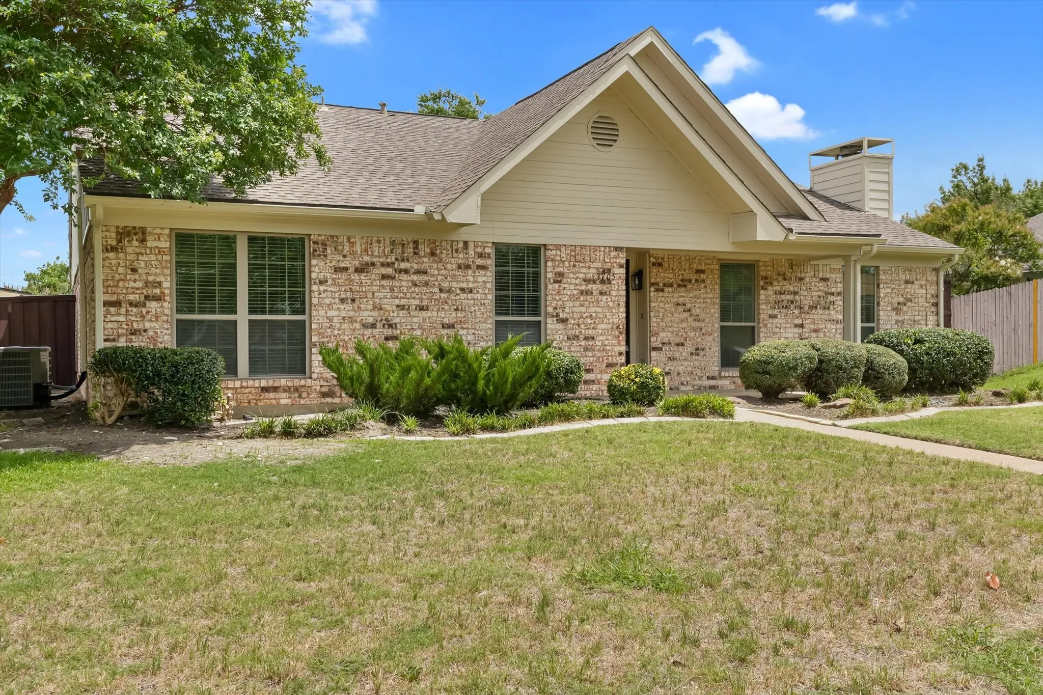Single Family Residence For Sale in Collin County , 3705 Glover Drive, Plano, Texas 75074, 3 Bedroom, 2 Bathroom, 2 Garage spaces, 1,445 Sqft, built in 1984, mls#21300641, Real Estate Agent in Plano, Homes For Sale in Collin county, Homes For Sale in Plano, Realtor in Plano Texas, Real Estate Brokerage Independent Realty Texas, Luminita Cordes Realtor