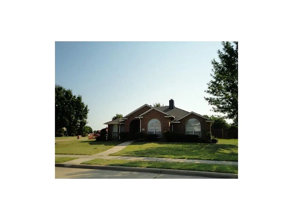 Single Family Residence For Rent in Collin County , 123 E Clubview Circle E, Murphy, Texas 75094, 3 Bedroom, 2 Bathroom, 2 Garage spaces, 1,874 Sqft, built in 1999, mls#21300679, Real Estate Agent in Murphy, Homes For Rent in Collin county, Homes For Rent in Murphy, Realtor in Murphy Texas, Real Estate Brokerage Independent Realty Texas, Luminita Cordes Realtor