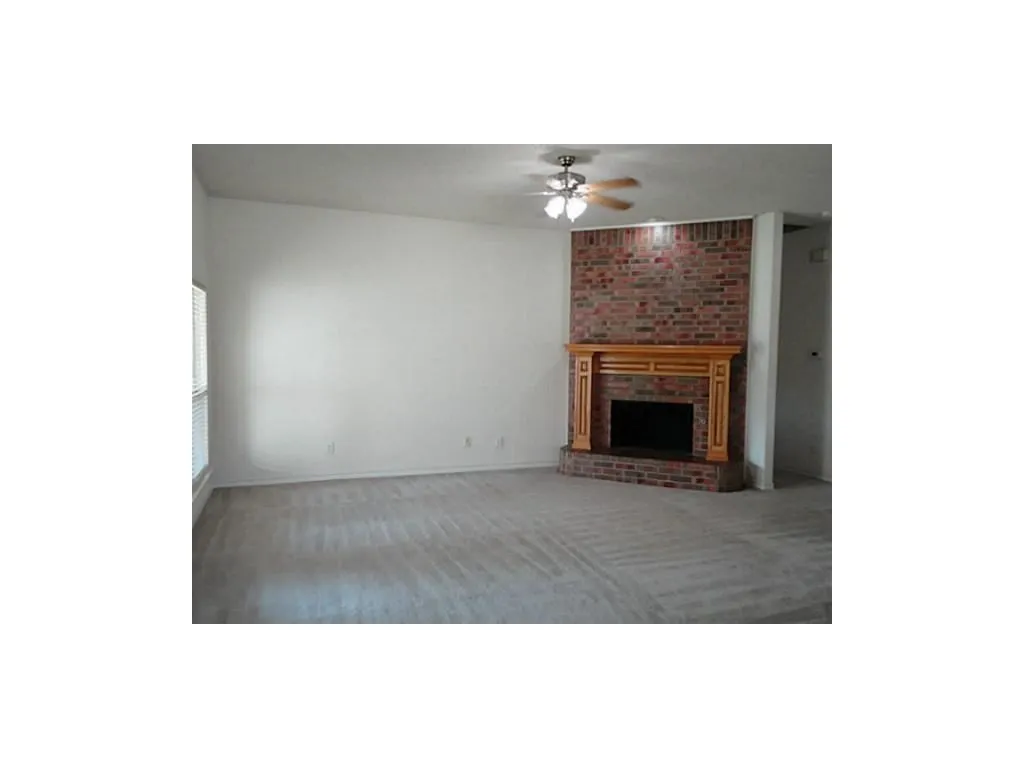Single Family Residence For Rent in Collin County , 123 E Clubview Circle E, Murphy, Texas 75094, 3 Bedroom, 2 Bathroom, 2 Garage spaces, 1,874 Sqft, built in 1999, mls#21300679, Real Estate Agent in Murphy, Homes For Rent in Collin county, Homes For Rent in Murphy, Realtor in Murphy Texas, Real Estate Brokerage Independent Realty Texas, Luminita Cordes Realtor