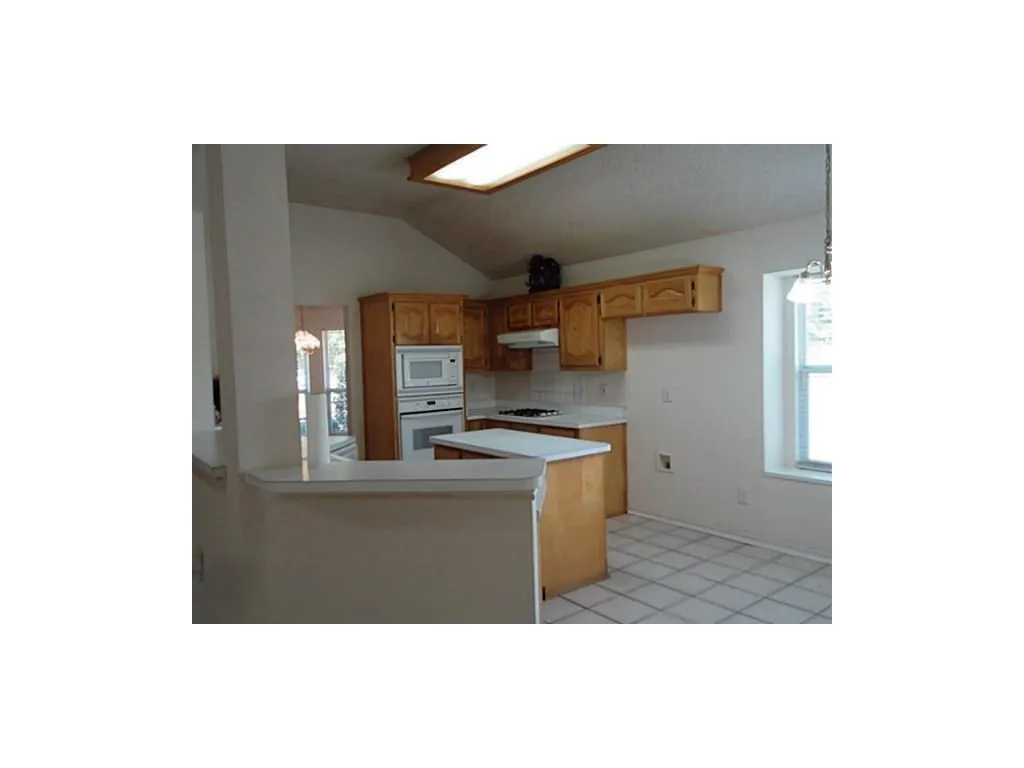 Single Family Residence For Rent in Collin County , 123 E Clubview Circle E, Murphy, Texas 75094, 3 Bedroom, 2 Bathroom, 2 Garage spaces, 1,874 Sqft, built in 1999, mls#21300679, Real Estate Agent in Murphy, Homes For Rent in Collin county, Homes For Rent in Murphy, Realtor in Murphy Texas, Real Estate Brokerage Independent Realty Texas, Luminita Cordes Realtor