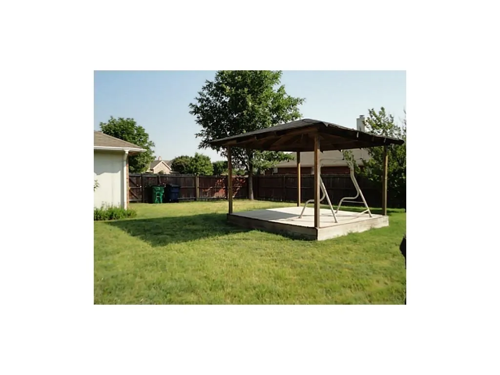 Single Family Residence For Rent in Collin County , 123 E Clubview Circle E, Murphy, Texas 75094, 3 Bedroom, 2 Bathroom, 2 Garage spaces, 1,874 Sqft, built in 1999, mls#21300679, Real Estate Agent in Murphy, Homes For Rent in Collin county, Homes For Rent in Murphy, Realtor in Murphy Texas, Real Estate Brokerage Independent Realty Texas, Luminita Cordes Realtor