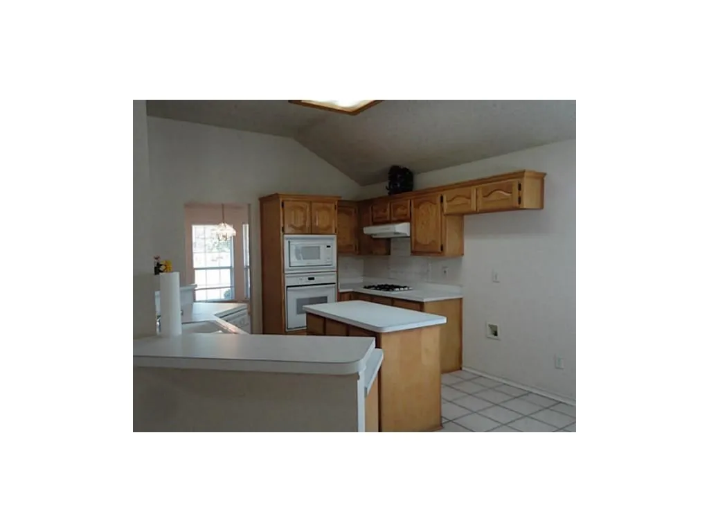 Single Family Residence For Rent in Collin County , 123 E Clubview Circle E, Murphy, Texas 75094, 3 Bedroom, 2 Bathroom, 2 Garage spaces, 1,874 Sqft, built in 1999, mls#21300679, Real Estate Agent in Murphy, Homes For Rent in Collin county, Homes For Rent in Murphy, Realtor in Murphy Texas, Real Estate Brokerage Independent Realty Texas, Luminita Cordes Realtor