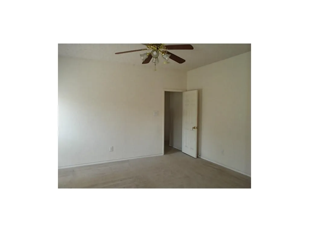 Single Family Residence For Rent in Collin County , 123 E Clubview Circle E, Murphy, Texas 75094, 3 Bedroom, 2 Bathroom, 2 Garage spaces, 1,874 Sqft, built in 1999, mls#21300679, Real Estate Agent in Murphy, Homes For Rent in Collin county, Homes For Rent in Murphy, Realtor in Murphy Texas, Real Estate Brokerage Independent Realty Texas, Luminita Cordes Realtor