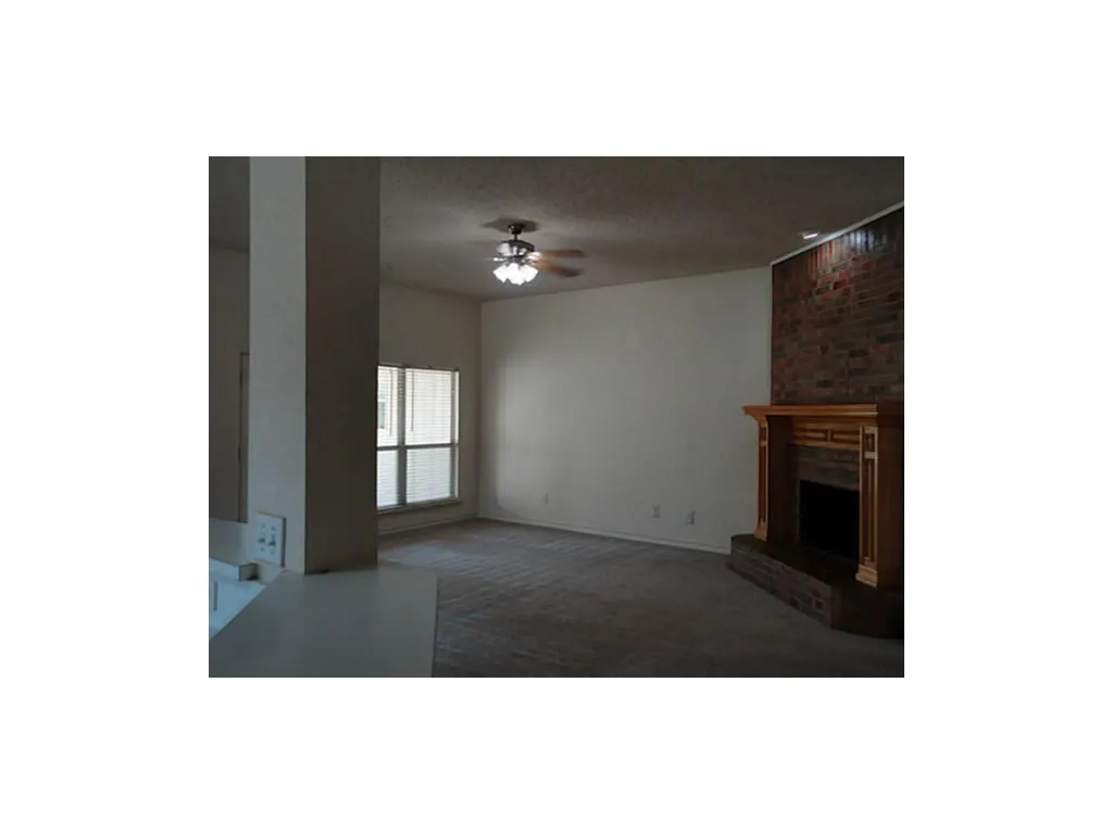 Single Family Residence For Rent in Collin County , 123 E Clubview Circle E, Murphy, Texas 75094, 3 Bedroom, 2 Bathroom, 2 Garage spaces, 1,874 Sqft, built in 1999, mls#21300679, Real Estate Agent in Murphy, Homes For Rent in Collin county, Homes For Rent in Murphy, Realtor in Murphy Texas, Real Estate Brokerage Independent Realty Texas, Luminita Cordes Realtor