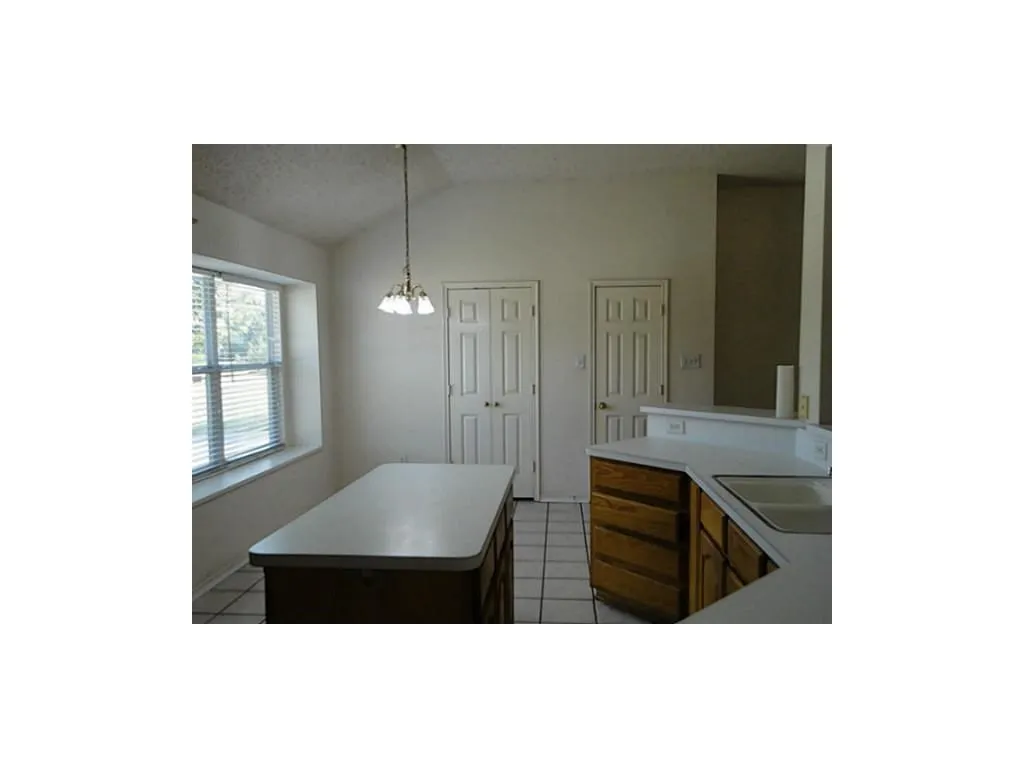 Single Family Residence For Rent in Collin County , 123 E Clubview Circle E, Murphy, Texas 75094, 3 Bedroom, 2 Bathroom, 2 Garage spaces, 1,874 Sqft, built in 1999, mls#21300679, Real Estate Agent in Murphy, Homes For Rent in Collin county, Homes For Rent in Murphy, Realtor in Murphy Texas, Real Estate Brokerage Independent Realty Texas, Luminita Cordes Realtor