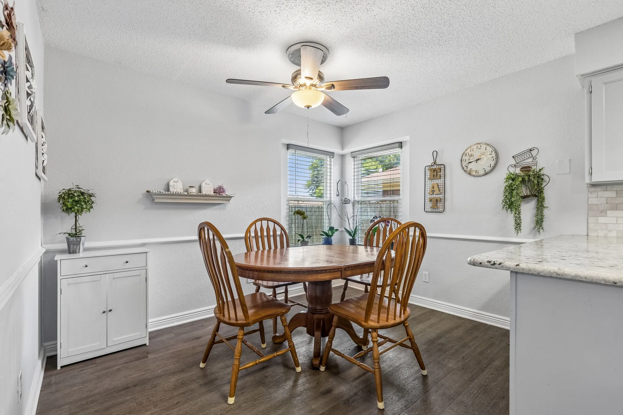 Single Family Residence For Sale in Tarrant County , 6417 Loma Vista Drive, Watauga, Texas 76148, 3 Bedroom, 2 Bathroom, 2 Garage spaces, 1,430 Sqft, built in 1984, mls#21300047, Real Estate Agent in Watauga, Homes For Sale in Tarrant county, Homes For Sale in Watauga, Realtor in Watauga Texas, Real Estate Brokerage Independent Realty Texas, Luminita Cordes Realtor