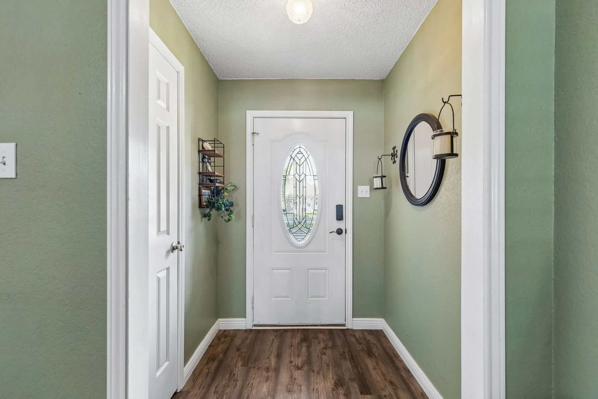 Single Family Residence For Sale in Tarrant County , 6417 Loma Vista Drive, Watauga, Texas 76148, 3 Bedroom, 2 Bathroom, 2 Garage spaces, 1,430 Sqft, built in 1984, mls#21300047, Real Estate Agent in Watauga, Homes For Sale in Tarrant county, Homes For Sale in Watauga, Realtor in Watauga Texas, Real Estate Brokerage Independent Realty Texas, Luminita Cordes Realtor
