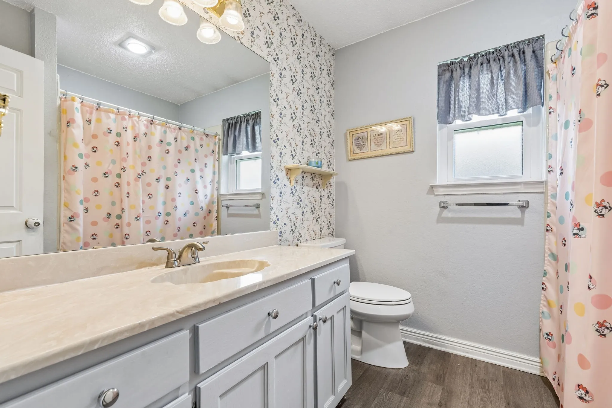 Single Family Residence For Sale in Tarrant County , 6417 Loma Vista Drive, Watauga, Texas 76148, 3 Bedroom, 2 Bathroom, 2 Garage spaces, 1,430 Sqft, built in 1984, mls#21300047, Real Estate Agent in Watauga, Homes For Sale in Tarrant county, Homes For Sale in Watauga, Realtor in Watauga Texas, Real Estate Brokerage Independent Realty Texas, Luminita Cordes Realtor