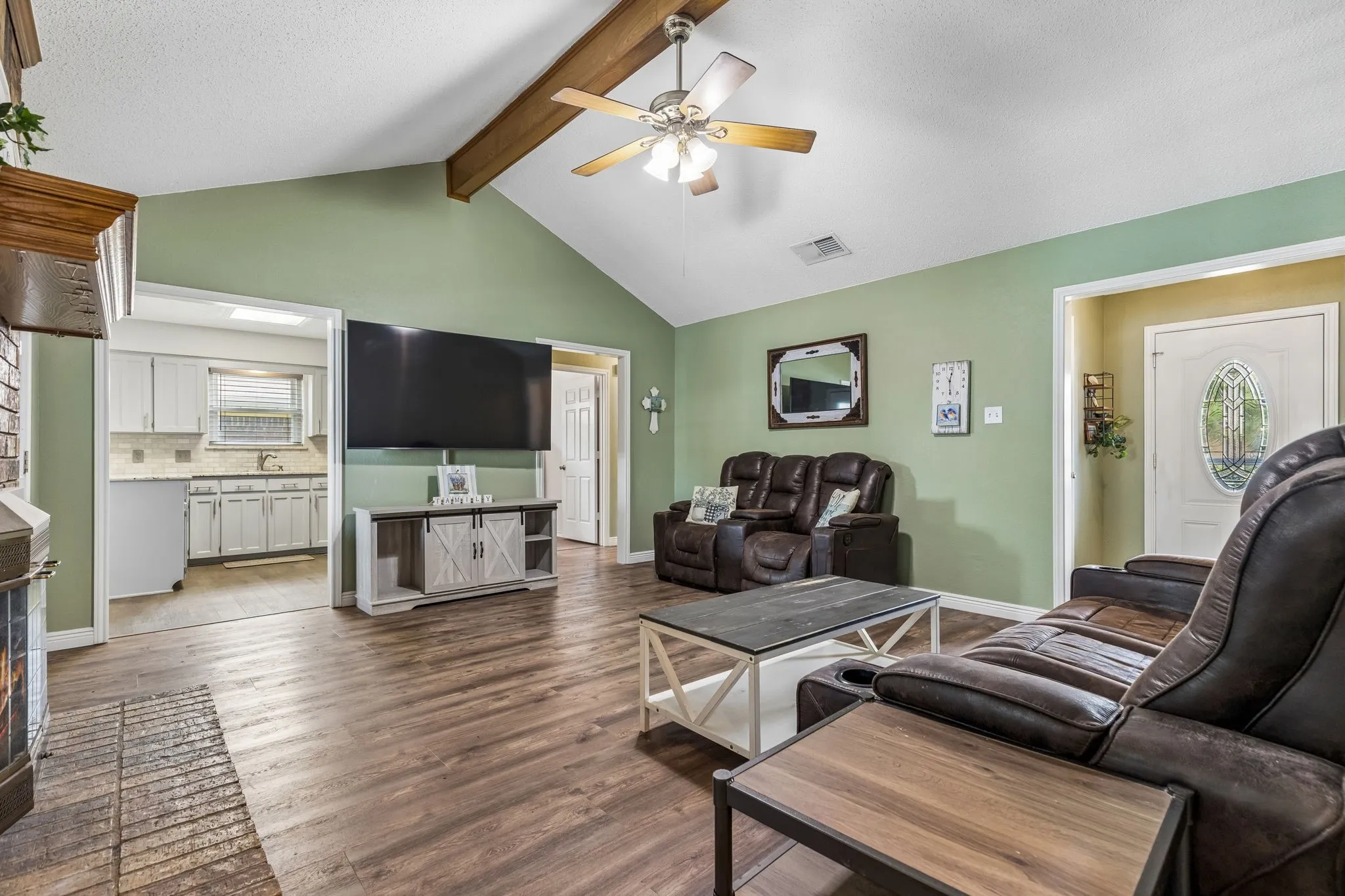 Single Family Residence For Sale in Tarrant County , 6417 Loma Vista Drive, Watauga, Texas 76148, 3 Bedroom, 2 Bathroom, 2 Garage spaces, 1,430 Sqft, built in 1984, mls#21300047, Real Estate Agent in Watauga, Homes For Sale in Tarrant county, Homes For Sale in Watauga, Realtor in Watauga Texas, Real Estate Brokerage Independent Realty Texas, Luminita Cordes Realtor