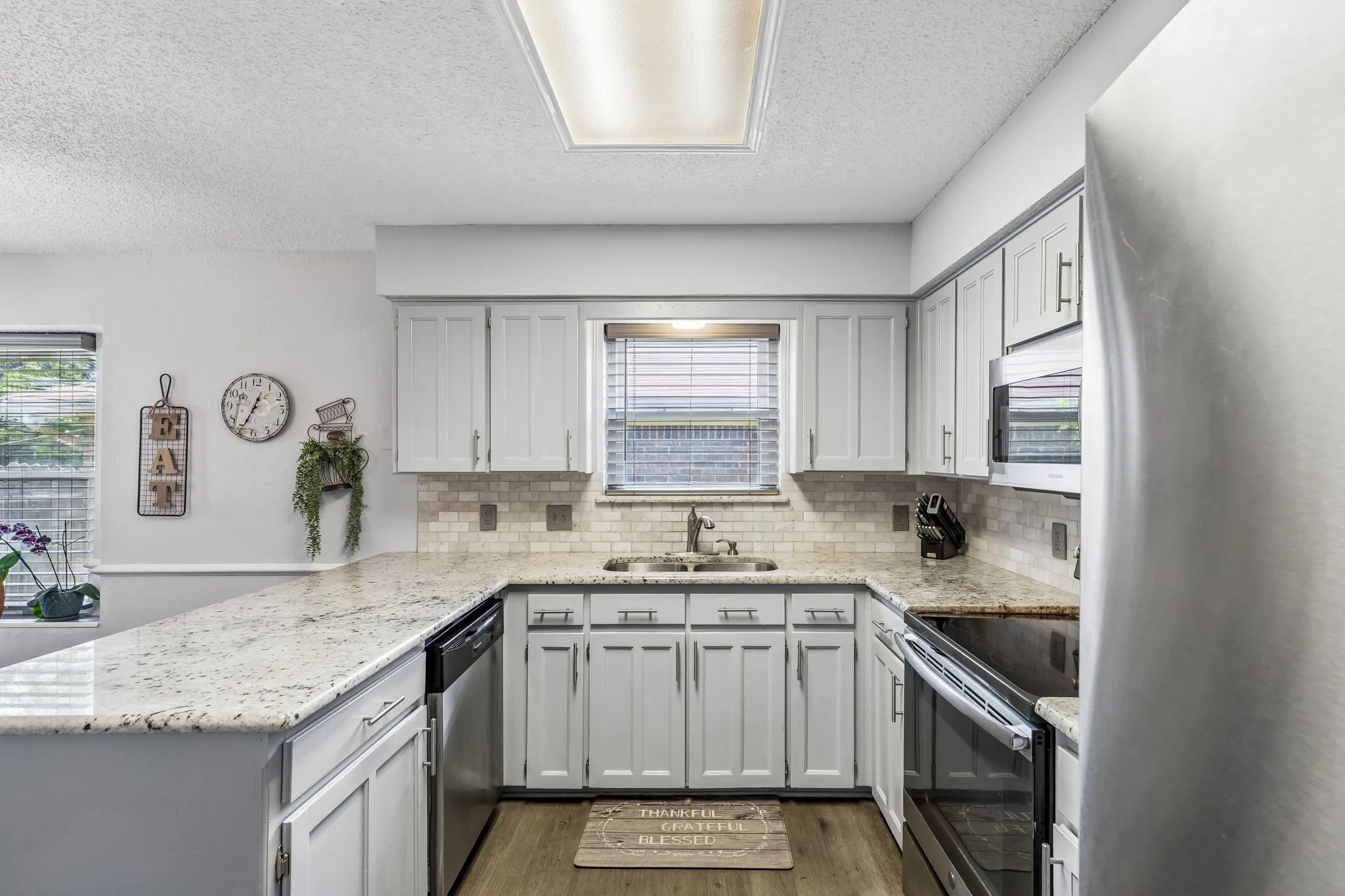 Single Family Residence For Sale in Tarrant County , 6417 Loma Vista Drive, Watauga, Texas 76148, 3 Bedroom, 2 Bathroom, 2 Garage spaces, 1,430 Sqft, built in 1984, mls#21300047, Real Estate Agent in Watauga, Homes For Sale in Tarrant county, Homes For Sale in Watauga, Realtor in Watauga Texas, Real Estate Brokerage Independent Realty Texas, Luminita Cordes Realtor