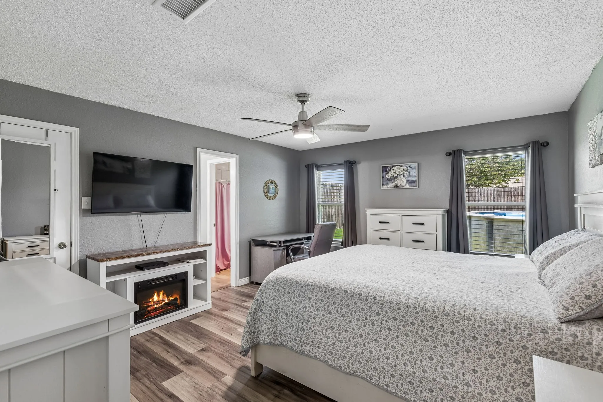 Single Family Residence For Sale in Tarrant County , 6417 Loma Vista Drive, Watauga, Texas 76148, 3 Bedroom, 2 Bathroom, 2 Garage spaces, 1,430 Sqft, built in 1984, mls#21300047, Real Estate Agent in Watauga, Homes For Sale in Tarrant county, Homes For Sale in Watauga, Realtor in Watauga Texas, Real Estate Brokerage Independent Realty Texas, Luminita Cordes Realtor