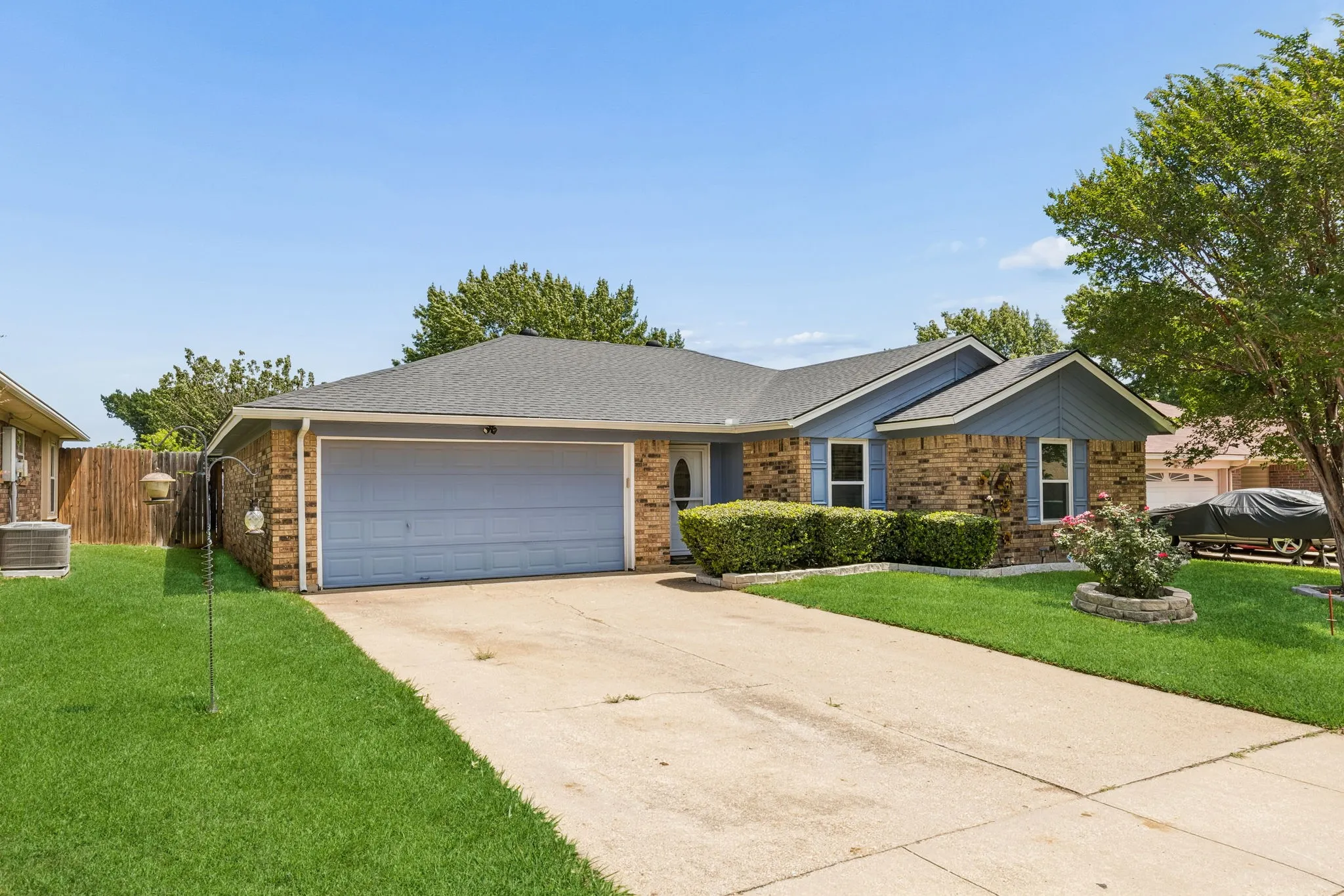 Single Family Residence For Sale in Tarrant County , 6417 Loma Vista Drive, Watauga, Texas 76148, 3 Bedroom, 2 Bathroom, 2 Garage spaces, 1,430 Sqft, built in 1984, mls#21300047, Real Estate Agent in Watauga, Homes For Sale in Tarrant county, Homes For Sale in Watauga, Realtor in Watauga Texas, Real Estate Brokerage Independent Realty Texas, Luminita Cordes Realtor