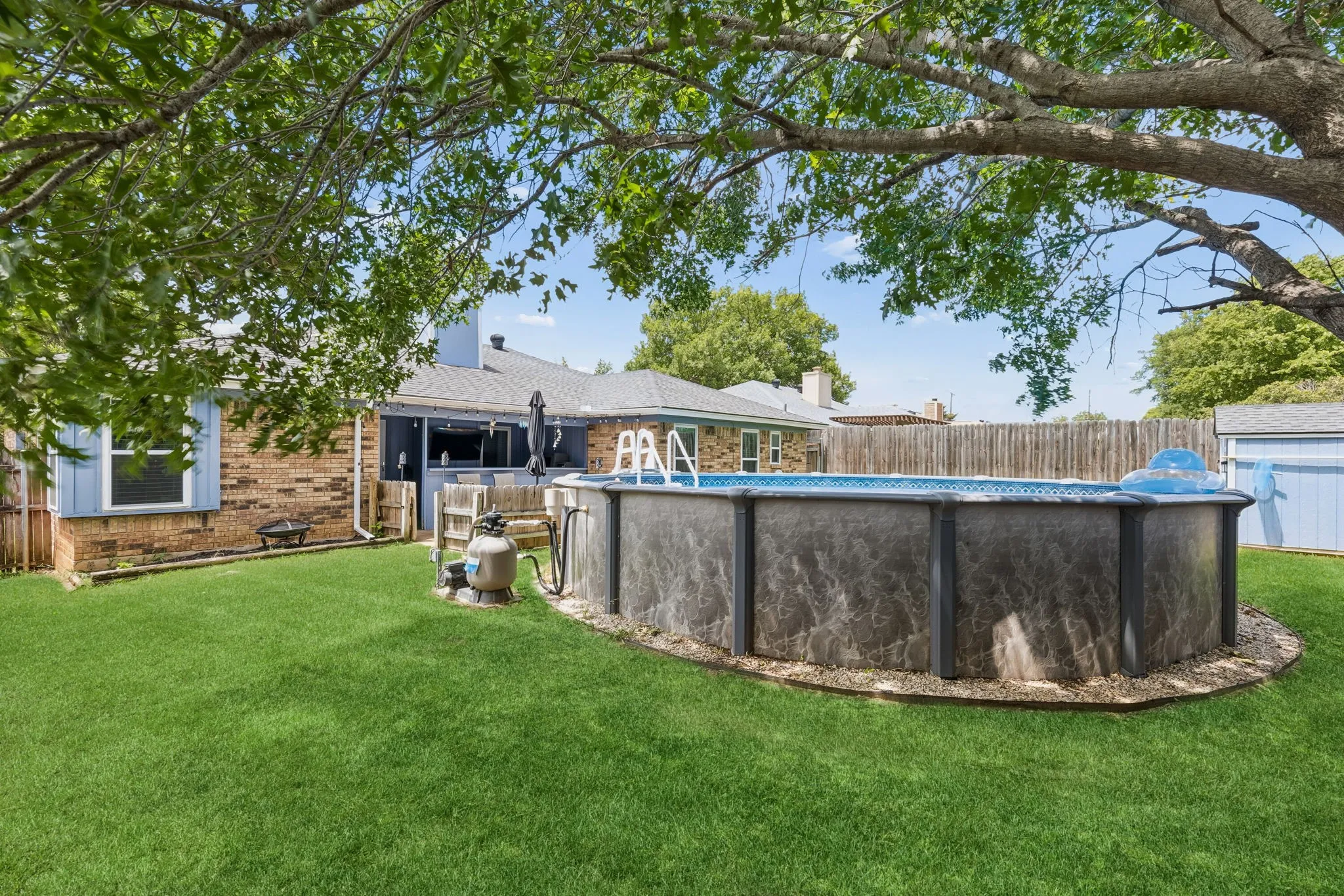 Single Family Residence For Sale in Tarrant County , 6417 Loma Vista Drive, Watauga, Texas 76148, 3 Bedroom, 2 Bathroom, 2 Garage spaces, 1,430 Sqft, built in 1984, mls#21300047, Real Estate Agent in Watauga, Homes For Sale in Tarrant county, Homes For Sale in Watauga, Realtor in Watauga Texas, Real Estate Brokerage Independent Realty Texas, Luminita Cordes Realtor