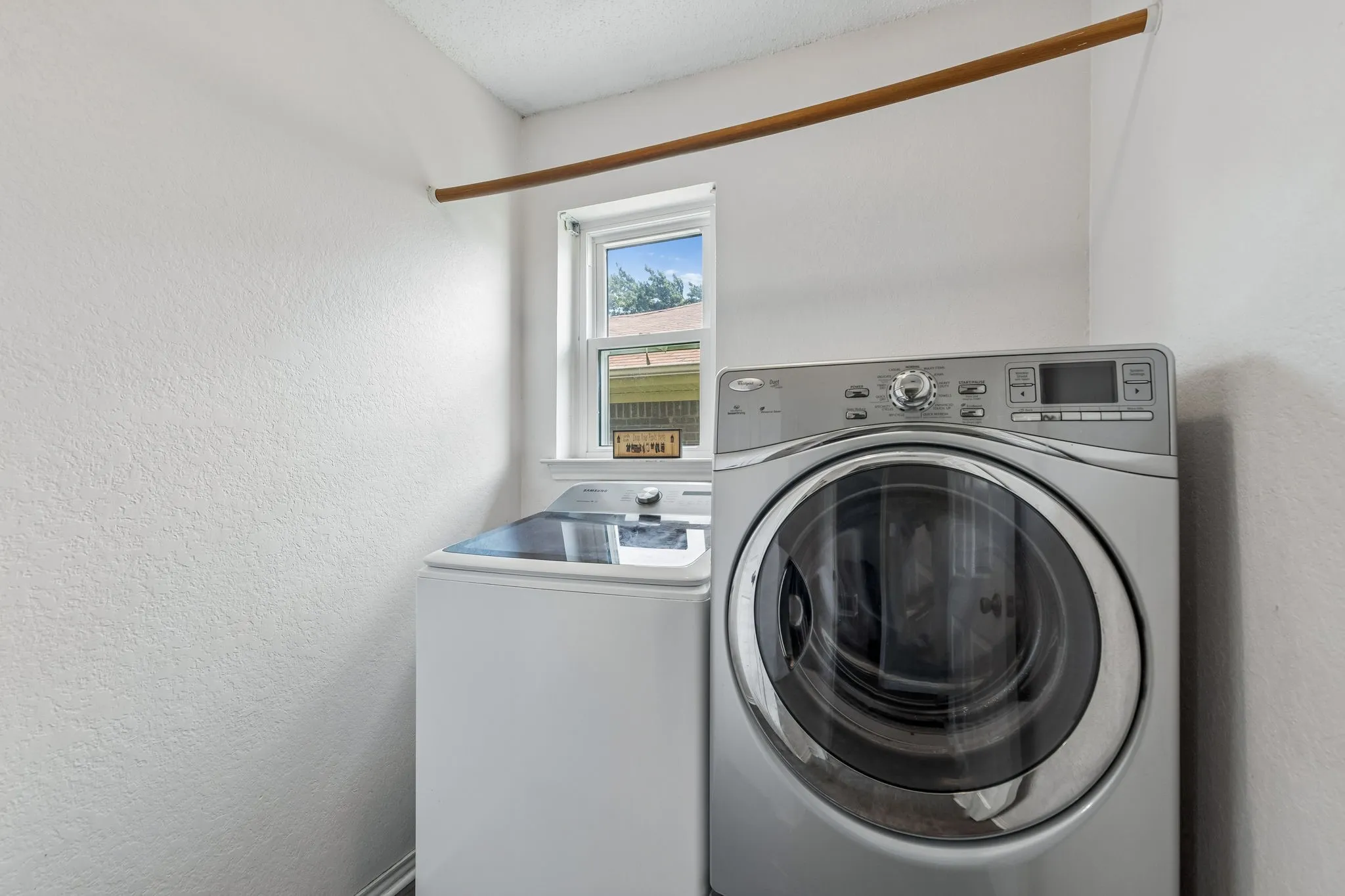 Single Family Residence For Sale in Tarrant County , 6417 Loma Vista Drive, Watauga, Texas 76148, 3 Bedroom, 2 Bathroom, 2 Garage spaces, 1,430 Sqft, built in 1984, mls#21300047, Real Estate Agent in Watauga, Homes For Sale in Tarrant county, Homes For Sale in Watauga, Realtor in Watauga Texas, Real Estate Brokerage Independent Realty Texas, Luminita Cordes Realtor