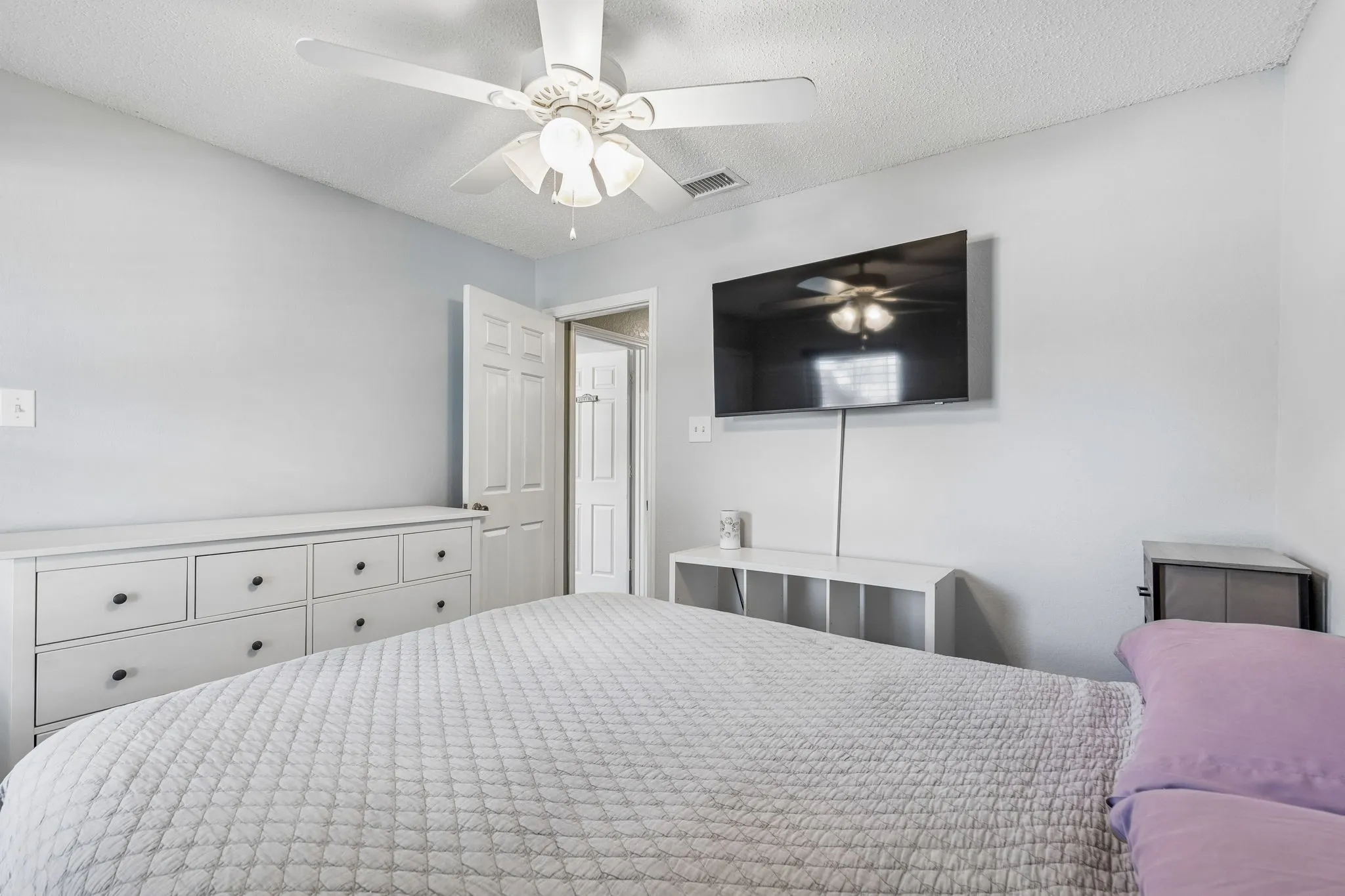 Single Family Residence For Sale in Tarrant County , 6417 Loma Vista Drive, Watauga, Texas 76148, 3 Bedroom, 2 Bathroom, 2 Garage spaces, 1,430 Sqft, built in 1984, mls#21300047, Real Estate Agent in Watauga, Homes For Sale in Tarrant county, Homes For Sale in Watauga, Realtor in Watauga Texas, Real Estate Brokerage Independent Realty Texas, Luminita Cordes Realtor