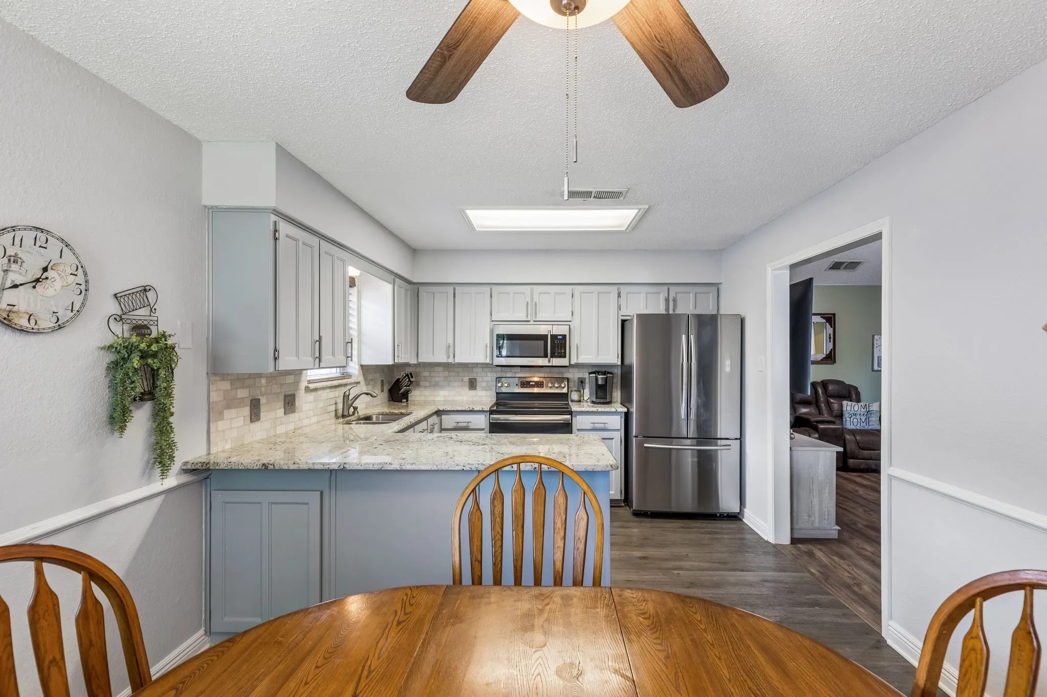 Single Family Residence For Sale in Tarrant County , 6417 Loma Vista Drive, Watauga, Texas 76148, 3 Bedroom, 2 Bathroom, 2 Garage spaces, 1,430 Sqft, built in 1984, mls#21300047, Real Estate Agent in Watauga, Homes For Sale in Tarrant county, Homes For Sale in Watauga, Realtor in Watauga Texas, Real Estate Brokerage Independent Realty Texas, Luminita Cordes Realtor