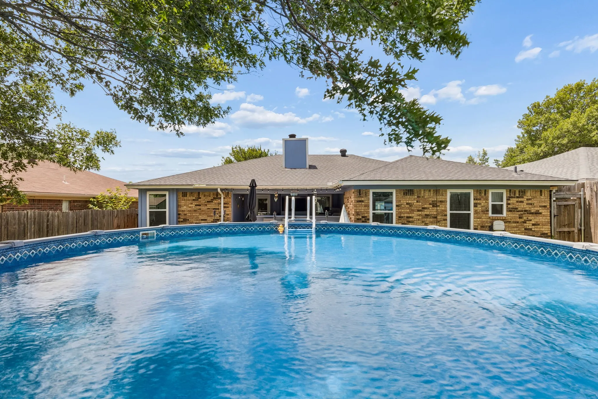 Single Family Residence For Sale in Tarrant County , 6417 Loma Vista Drive, Watauga, Texas 76148, 3 Bedroom, 2 Bathroom, 2 Garage spaces, 1,430 Sqft, built in 1984, mls#21300047, Real Estate Agent in Watauga, Homes For Sale in Tarrant county, Homes For Sale in Watauga, Realtor in Watauga Texas, Real Estate Brokerage Independent Realty Texas, Luminita Cordes Realtor