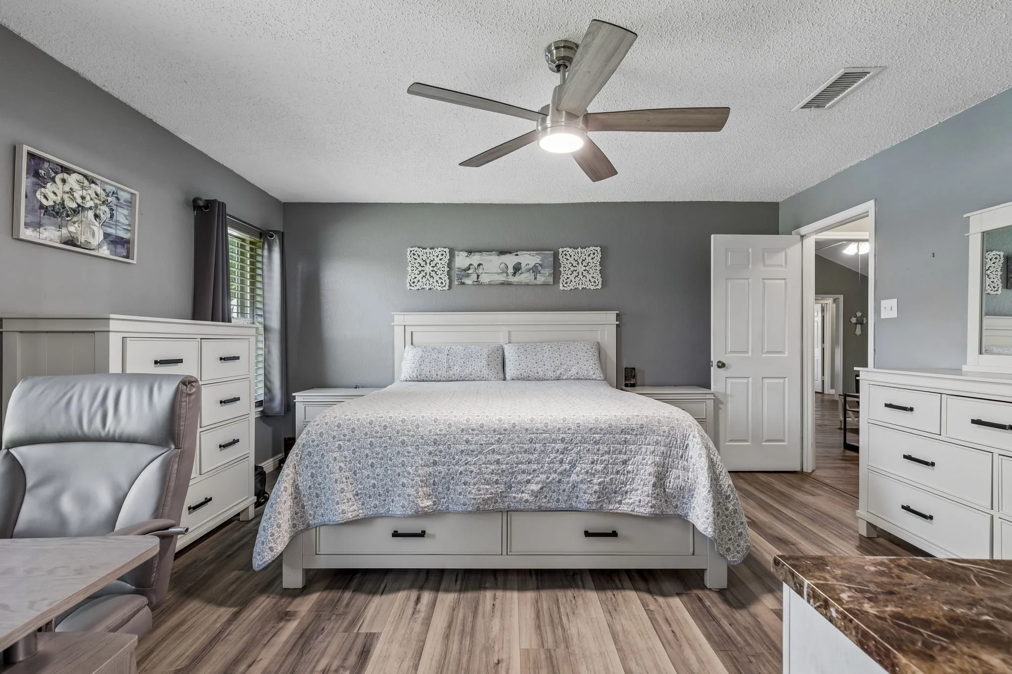 Single Family Residence For Sale in Tarrant County , 6417 Loma Vista Drive, Watauga, Texas 76148, 3 Bedroom, 2 Bathroom, 2 Garage spaces, 1,430 Sqft, built in 1984, mls#21300047, Real Estate Agent in Watauga, Homes For Sale in Tarrant county, Homes For Sale in Watauga, Realtor in Watauga Texas, Real Estate Brokerage Independent Realty Texas, Luminita Cordes Realtor