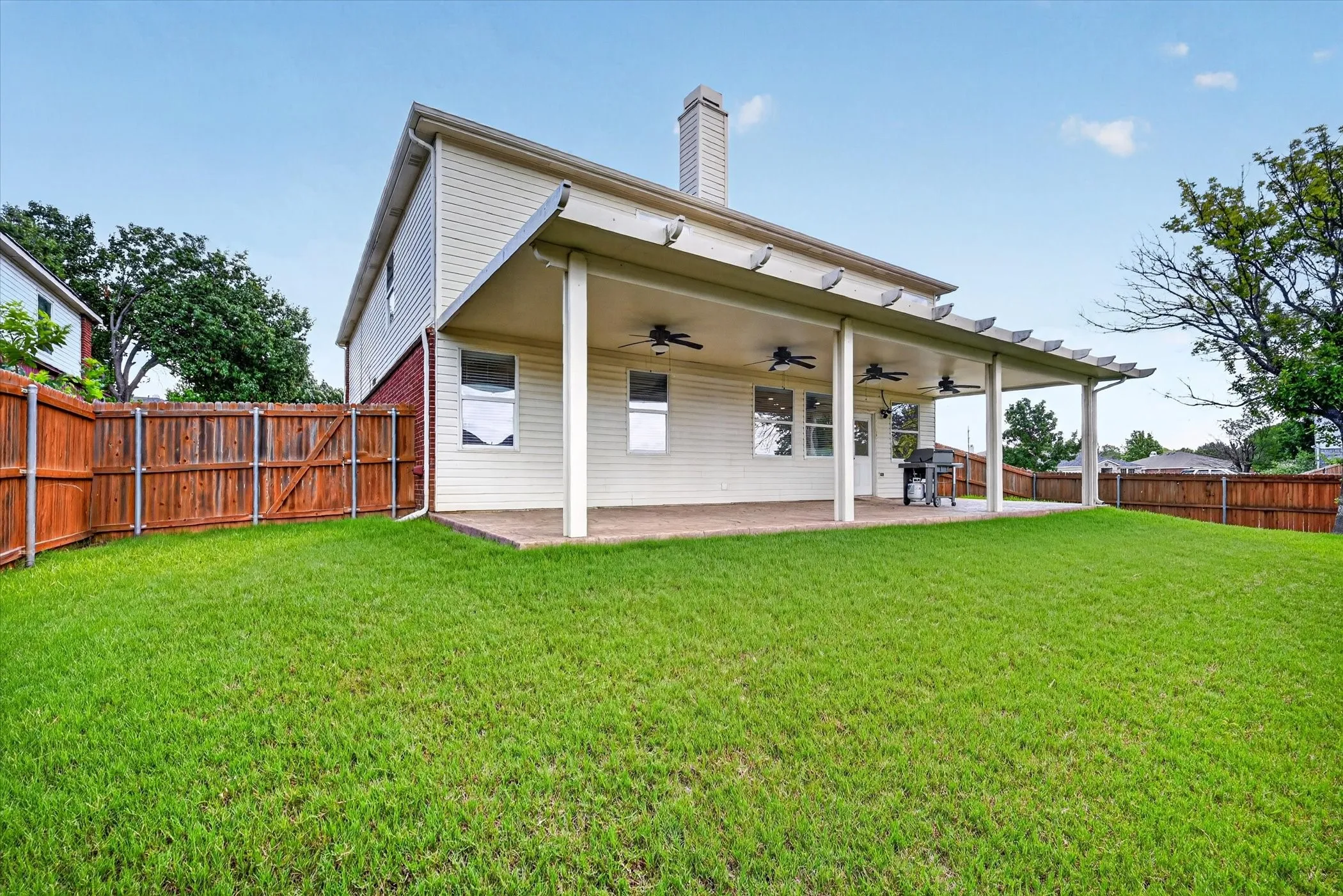 Single Family Residence For Sale in Denton County , 8208 Hidden Path Lane, Denton, Texas 76210, 5 Bedroom, 3 Bathroom, 2 Garage spaces, 3,063 Sqft, built in 2002, mls#21299227, Real Estate Agent in Denton, Homes For Sale in Denton county, Homes For Sale in Denton, Realtor in Denton Texas, Real Estate Brokerage Independent Realty Texas, Luminita Cordes Realtor