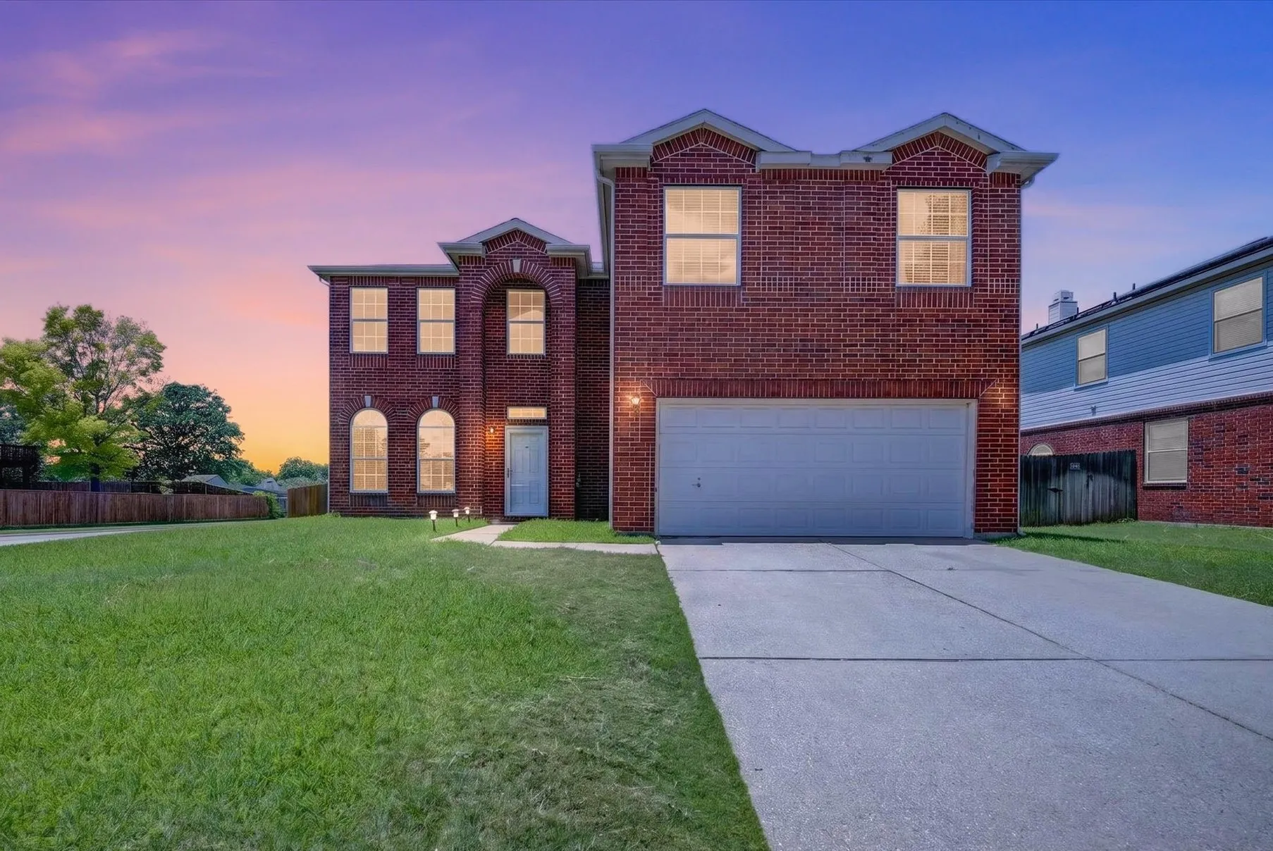 Single Family Residence For Sale in Denton County , 8208 Hidden Path Lane, Denton, Texas 76210, 5 Bedroom, 3 Bathroom, 2 Garage spaces, 3,063 Sqft, built in 2002, mls#21299227, Real Estate Agent in Denton, Homes For Sale in Denton county, Homes For Sale in Denton, Realtor in Denton Texas, Real Estate Brokerage Independent Realty Texas, Luminita Cordes Realtor