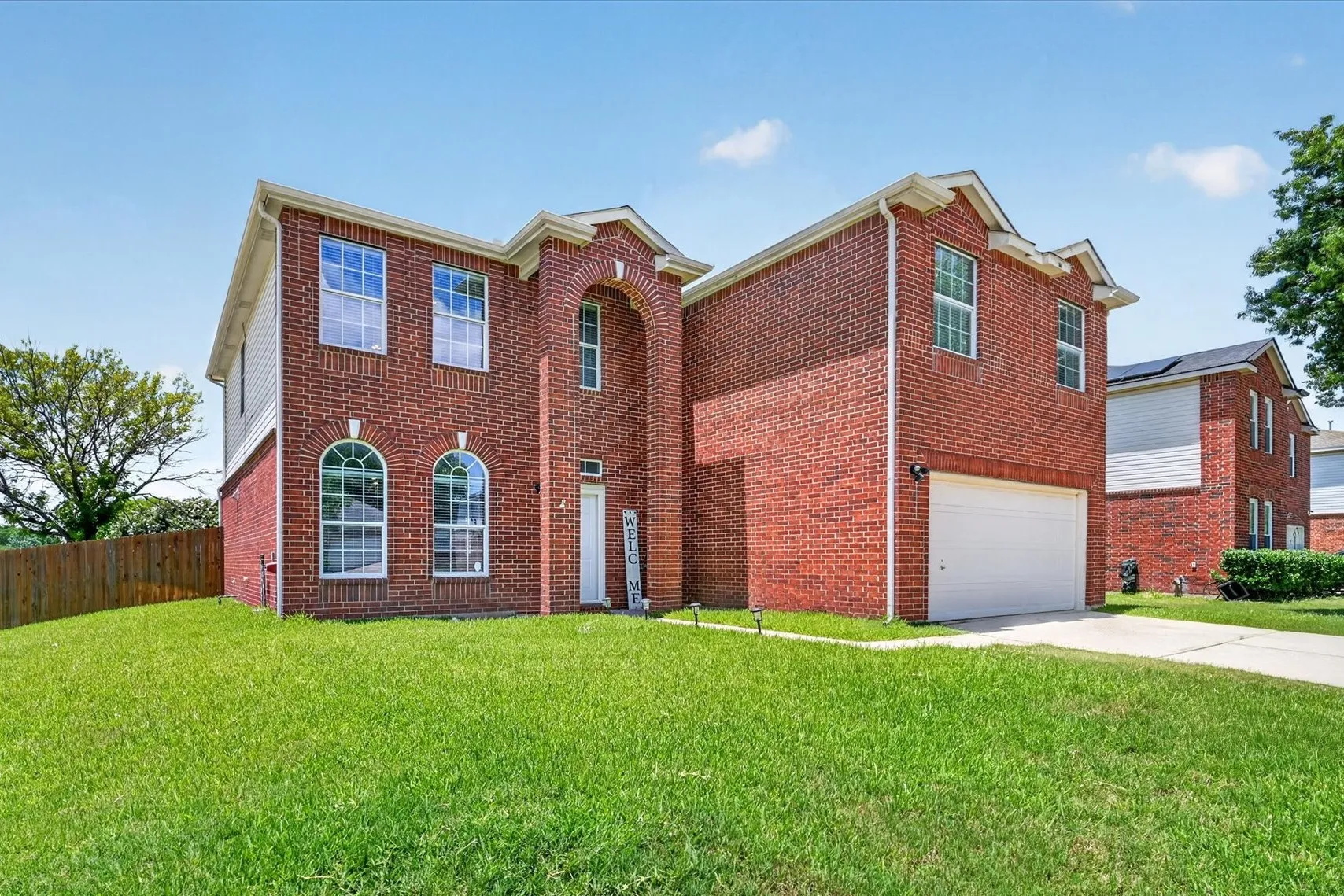 Single Family Residence For Sale in Denton County , 8208 Hidden Path Lane, Denton, Texas 76210, 5 Bedroom, 3 Bathroom, 2 Garage spaces, 3,063 Sqft, built in 2002, mls#21299227, Real Estate Agent in Denton, Homes For Sale in Denton county, Homes For Sale in Denton, Realtor in Denton Texas, Real Estate Brokerage Independent Realty Texas, Luminita Cordes Realtor