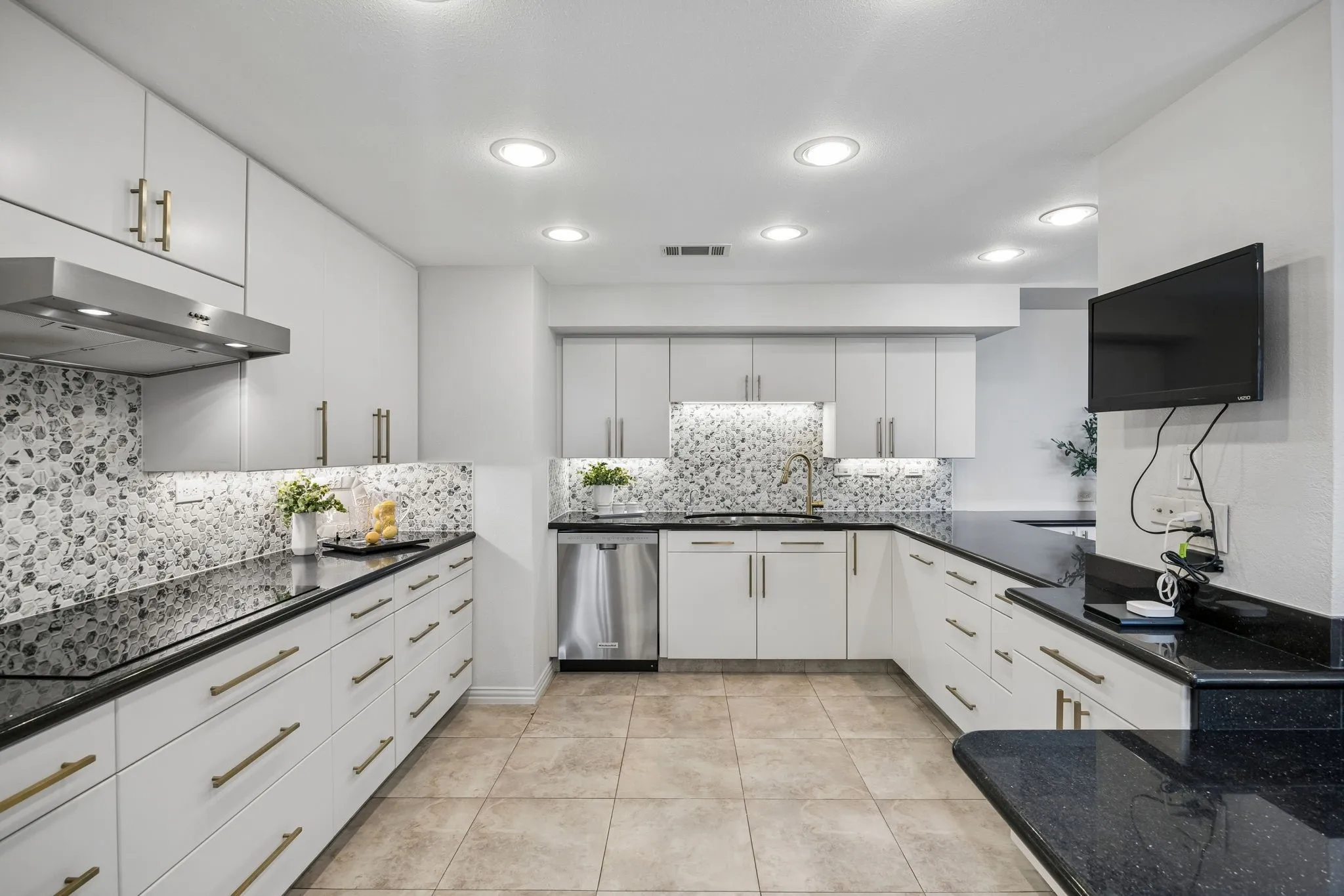 Condominium For Sale in Dallas County , 5200 Keller Springs Road 422, Dallas, Texas 75248, 2 Bedroom, 2 Bathroom, 1 Garage spaces, 2,006 Sqft, built in 1981, mls#21297697, Real Estate Agent in Dallas, Homes For Sale in Dallas county, Homes For Sale in Dallas, Realtor in Dallas Texas, Real Estate Brokerage Independent Realty Texas, Luminita Cordes Realtor